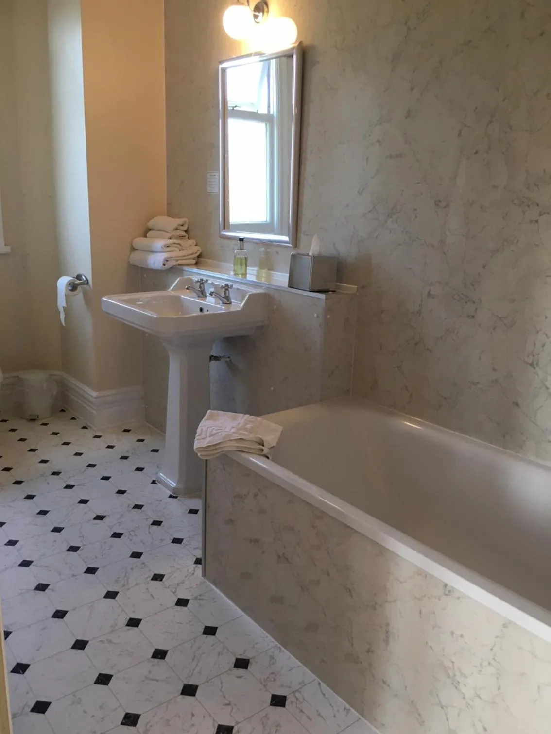 Bathroom in The Carre Arms Hotel & Restaurant