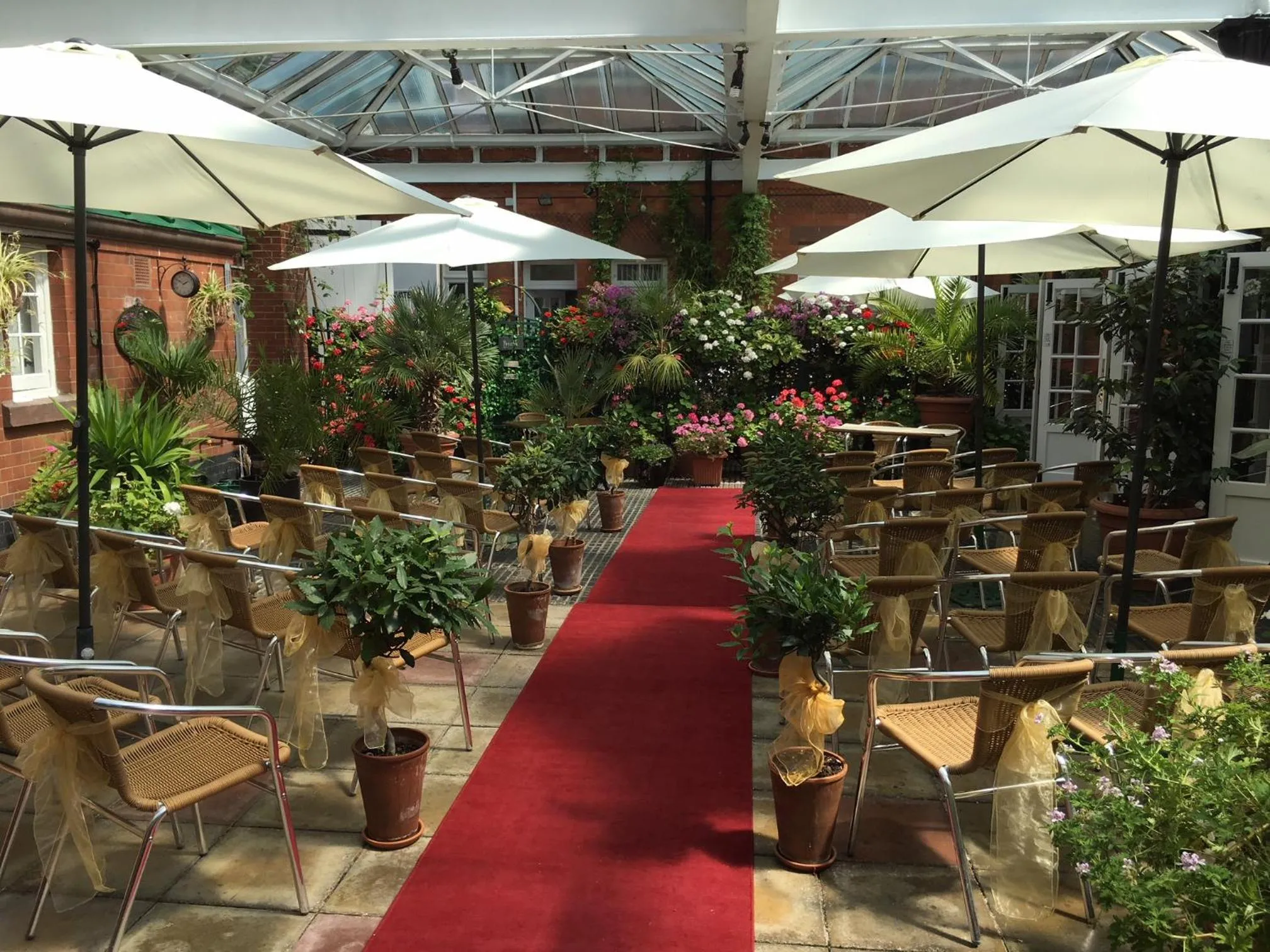 Patio in The Carre Arms Hotel & Restaurant