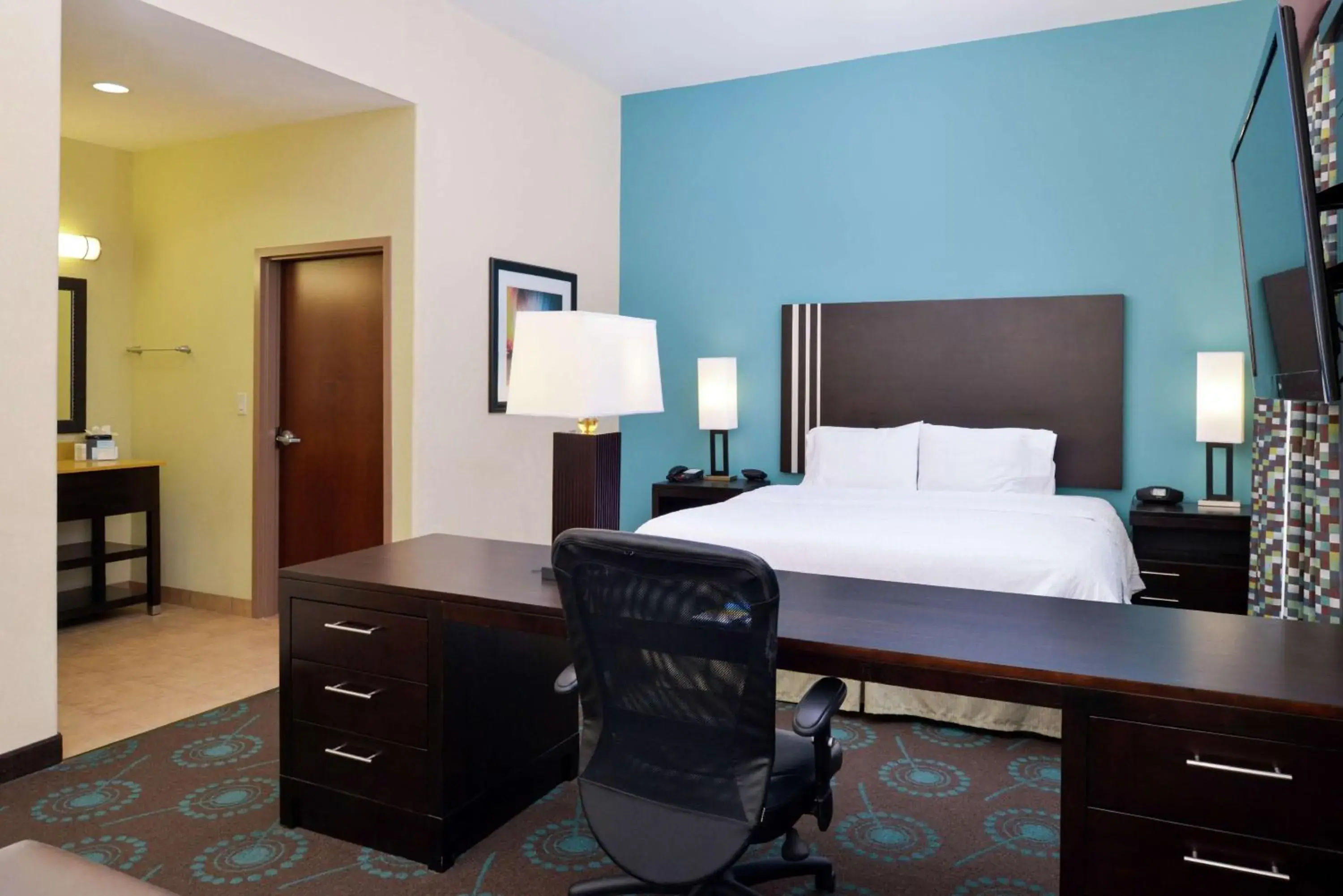 Bed in Hampton Inn Beeville Bed in Hampton Inn Beeville