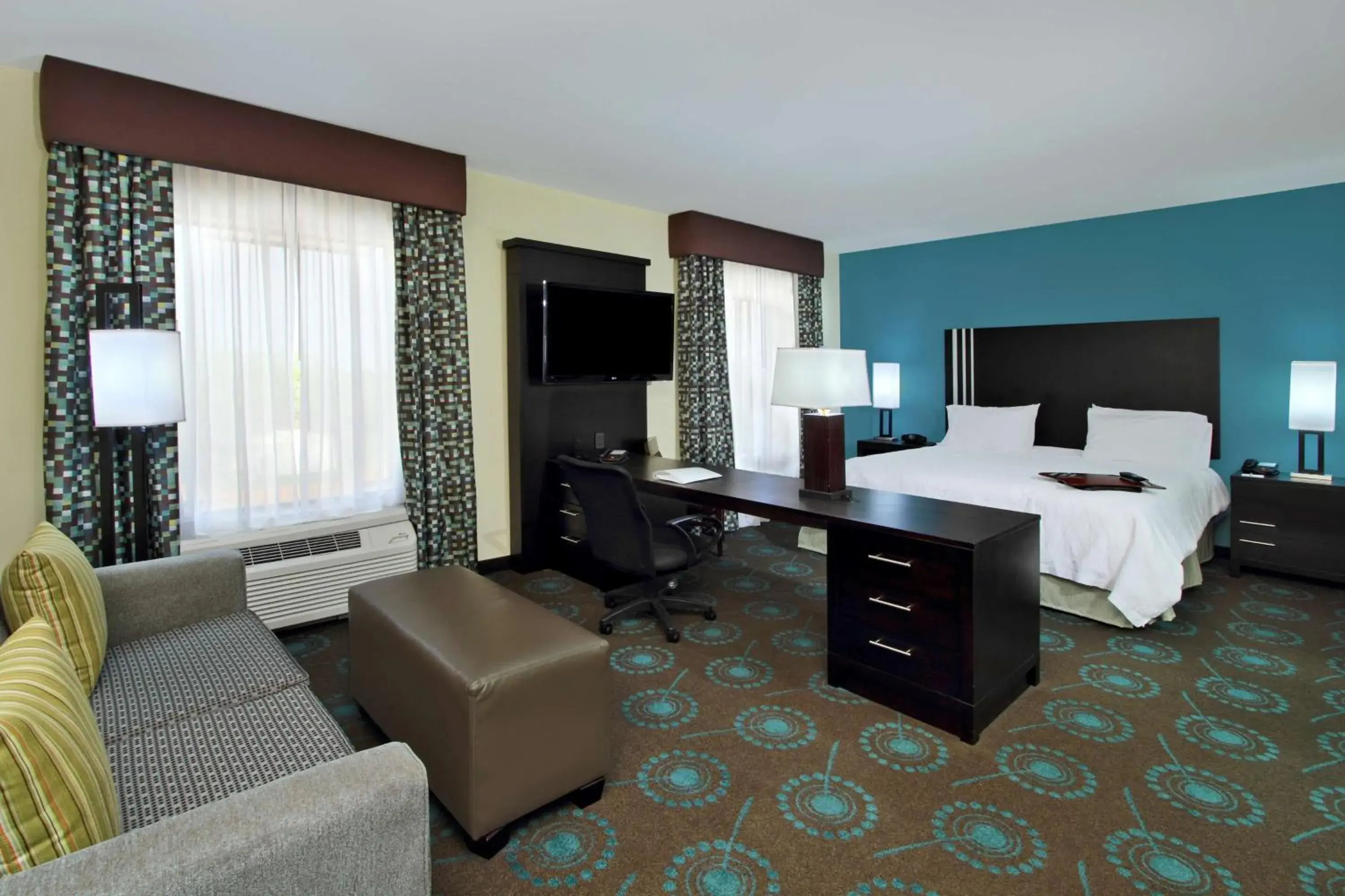 Bed in Hampton Inn Beeville Bed in Hampton Inn Beeville