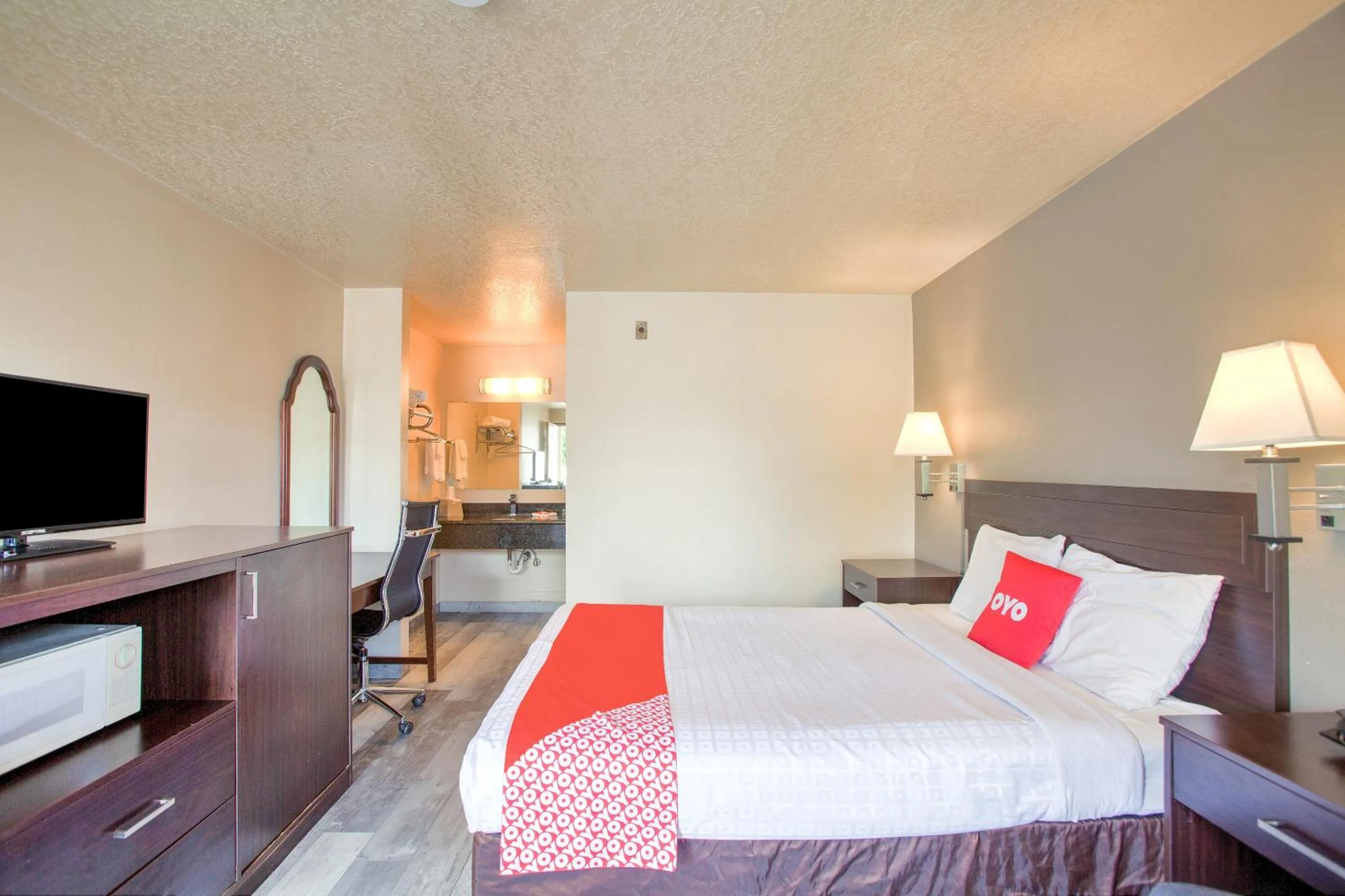 Bedroom, Bed in OYO Woodland Hotel and Suites