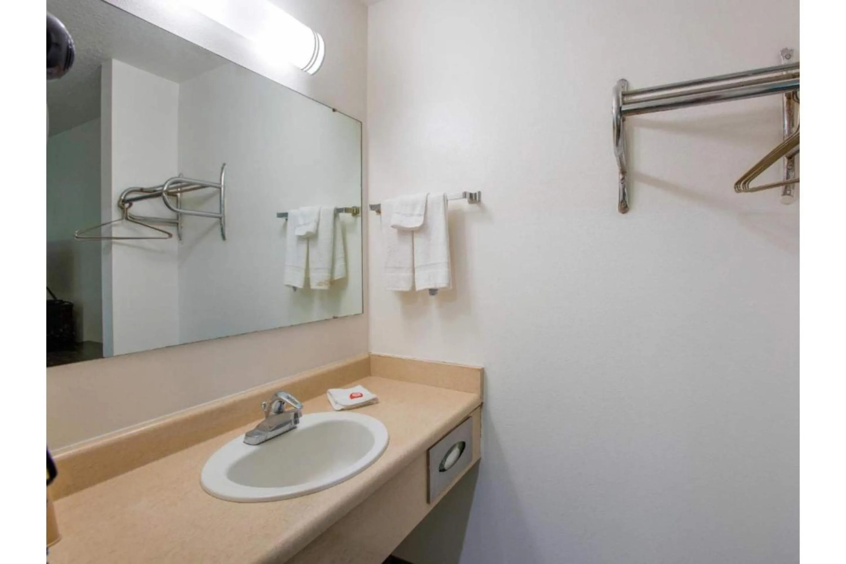 Bathroom in OYO Woodland Hotel and Suites