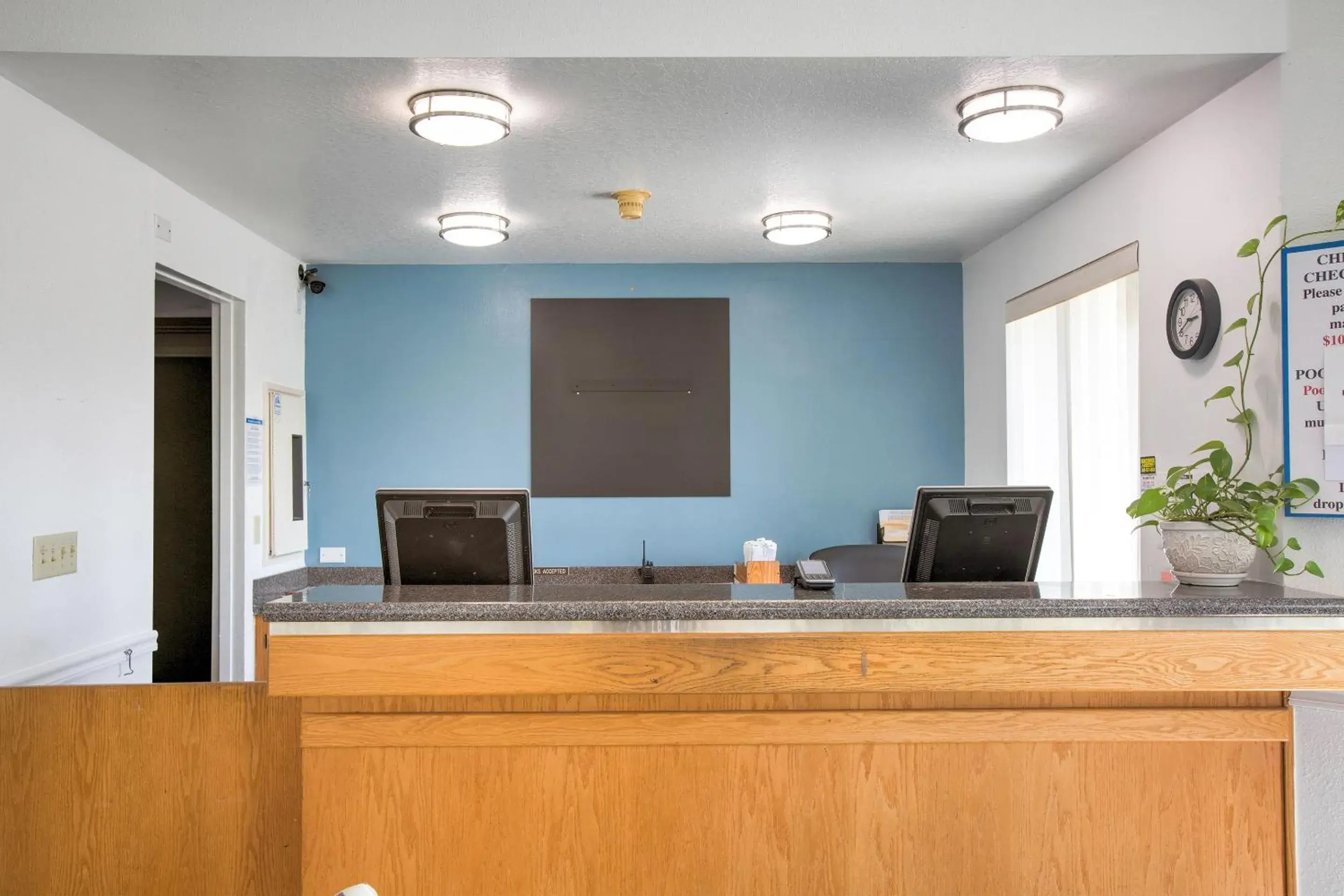 Lobby or reception in OYO Woodland Hotel and Suites Lobby or reception in OYO Woodland Hotel and Suites