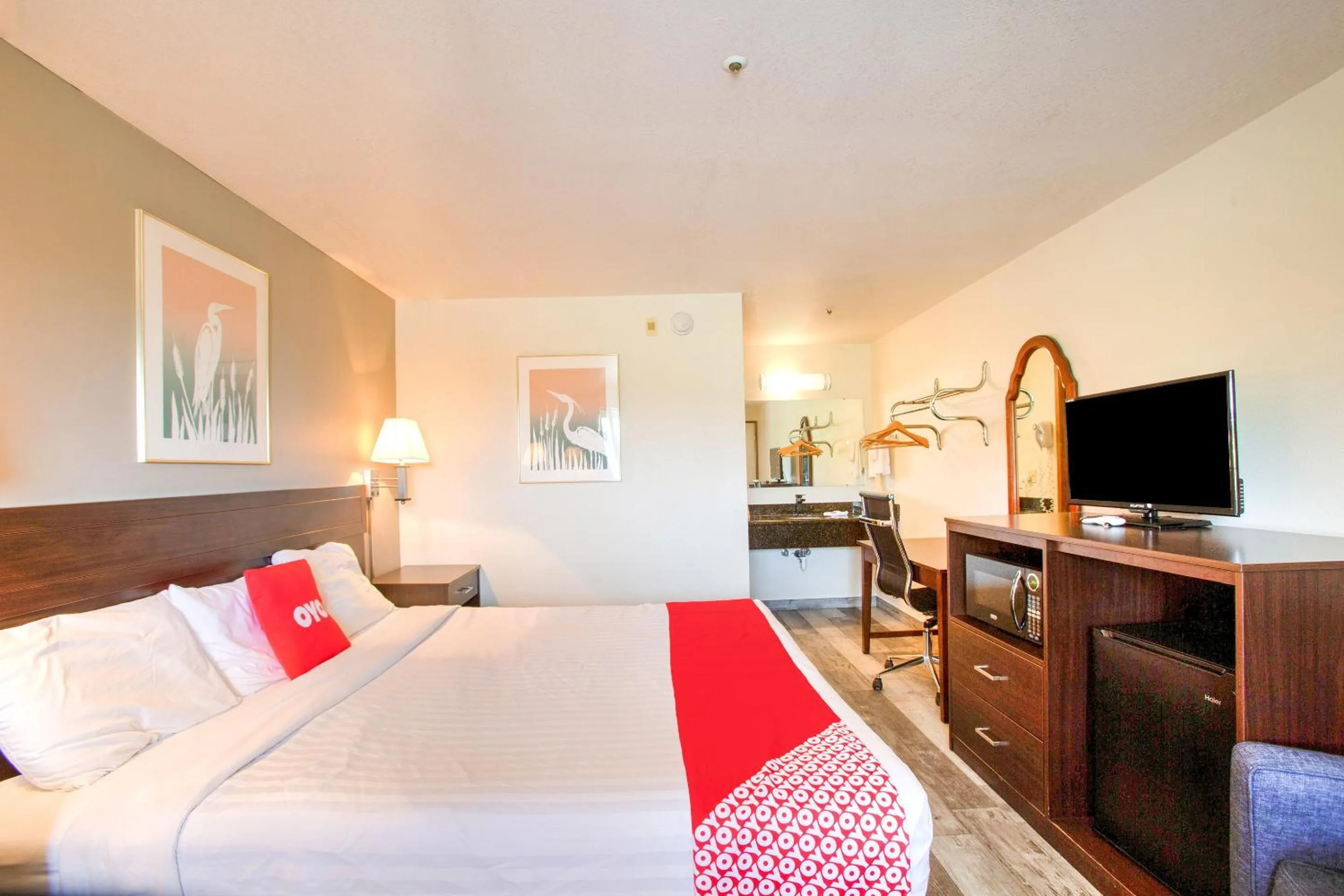 Bedroom, Bed in OYO Woodland Hotel and Suites