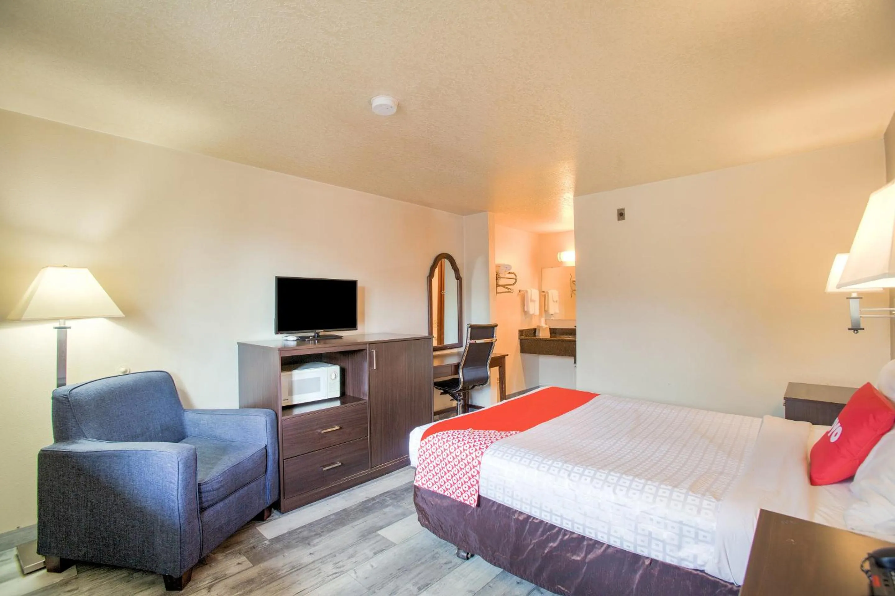 Bedroom, Bed in OYO Woodland Hotel and Suites