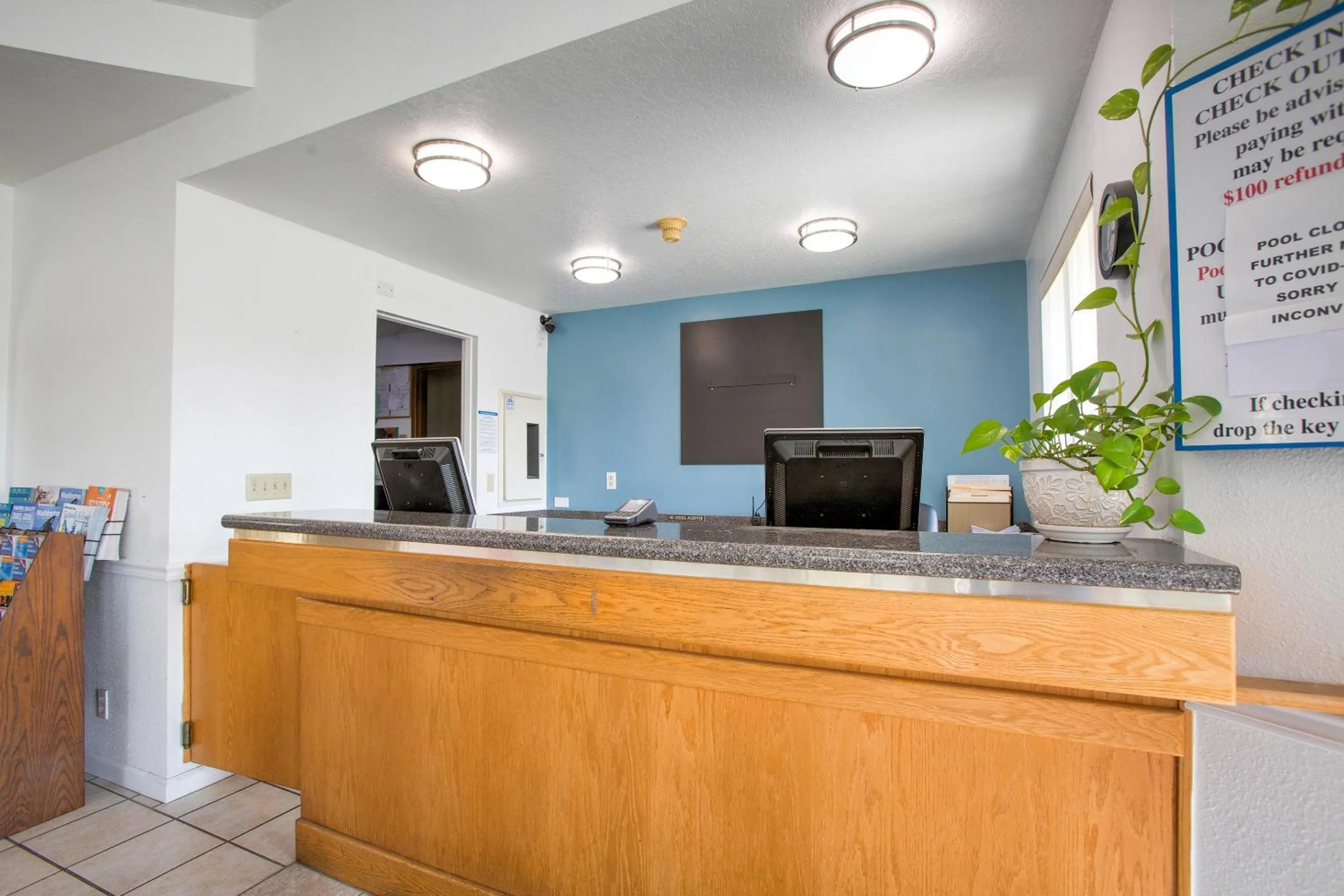 Lobby or reception in OYO Woodland Hotel and Suites