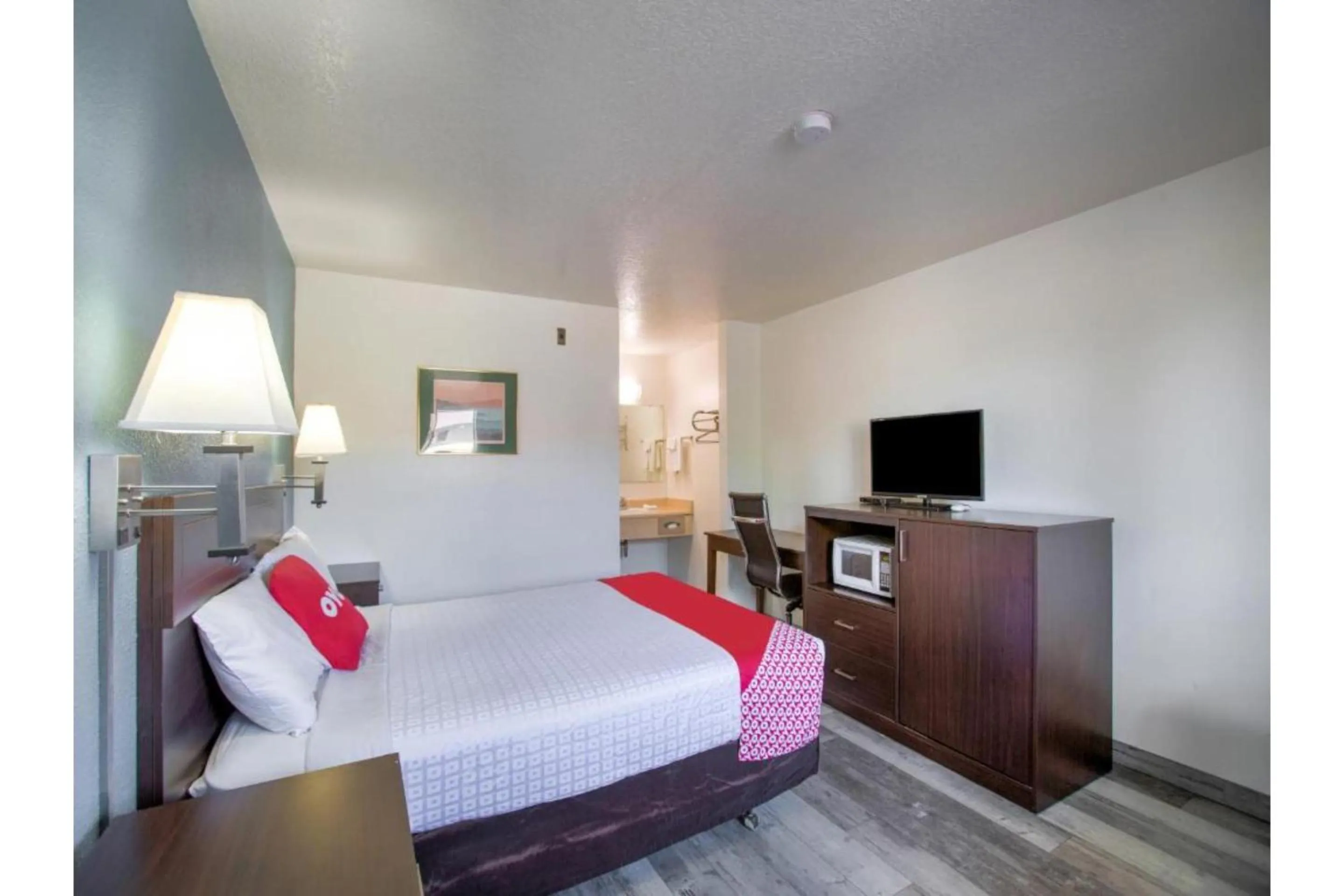 Bedroom, Bed in OYO Woodland Hotel and Suites