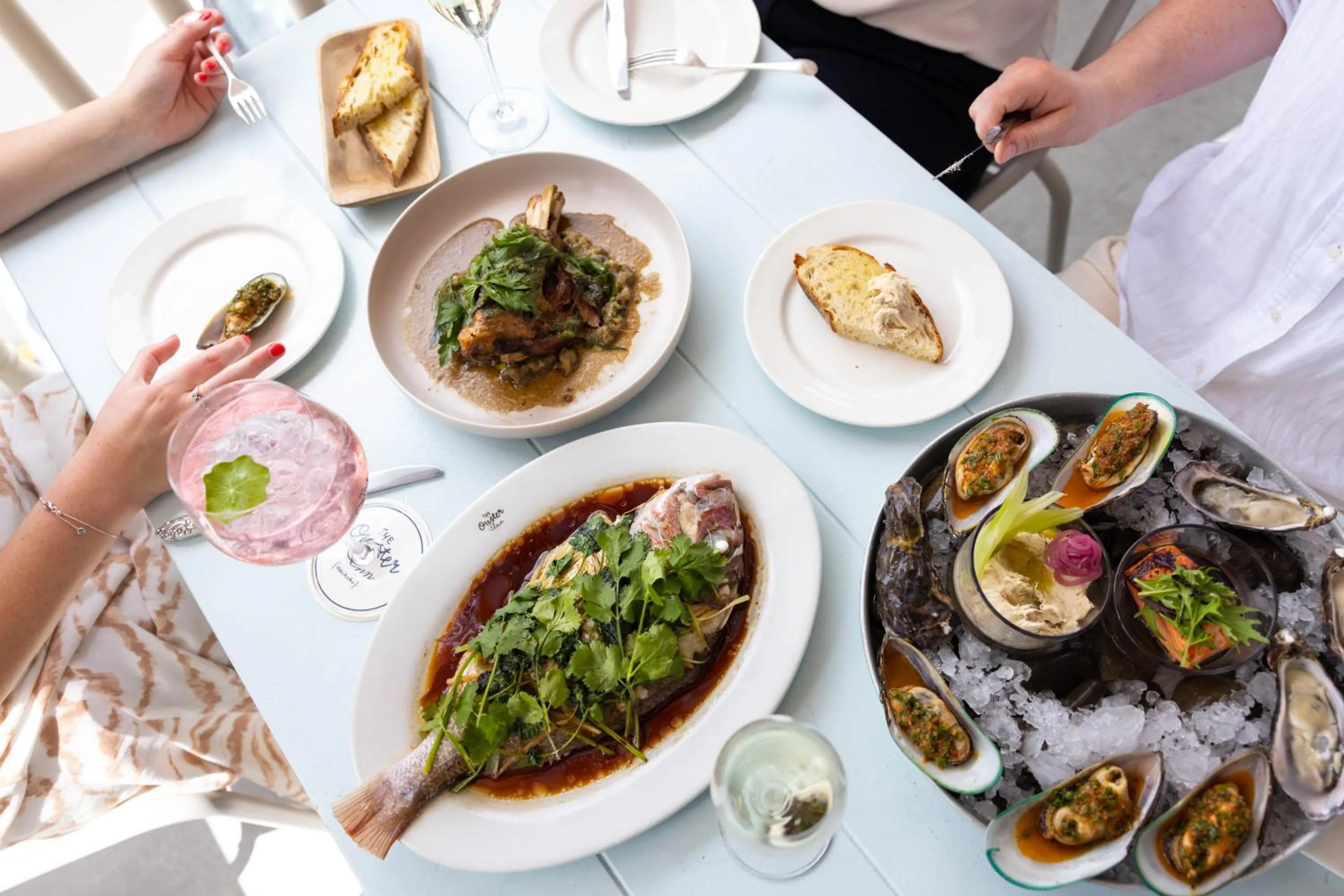 Food and drinks in The Oyster Inn