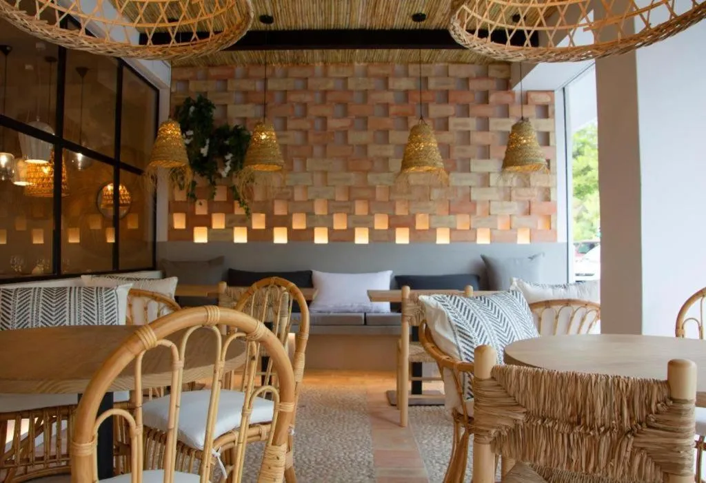 Restaurant/places to eat in YOU & CO. Saler Beach Boutique