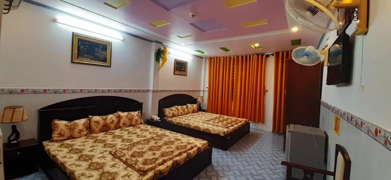 Bed in Huynh Lac Can Tho Hotel