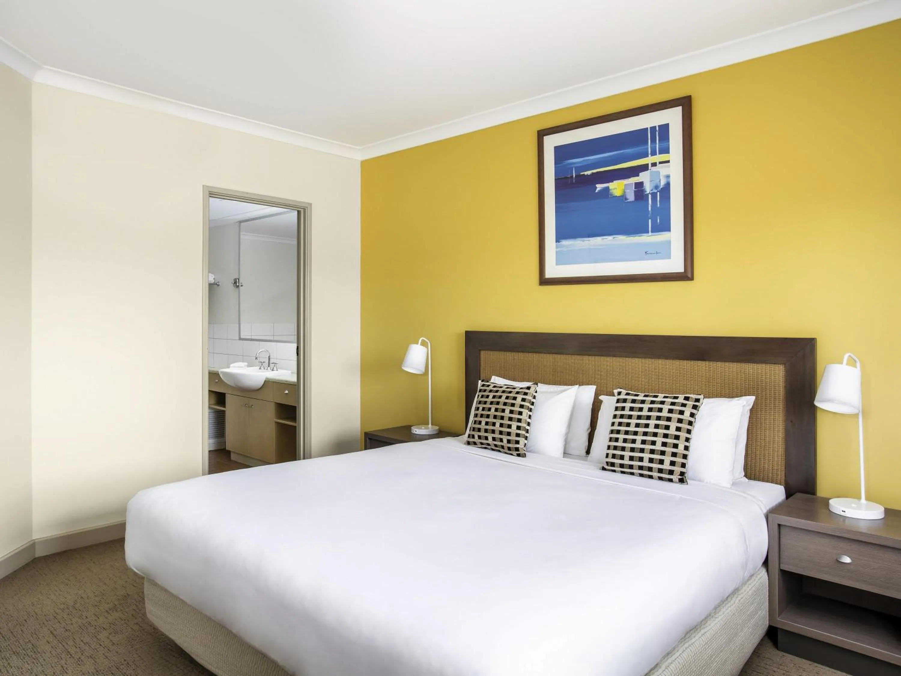 Bedroom, Bed in Mantra Geraldton