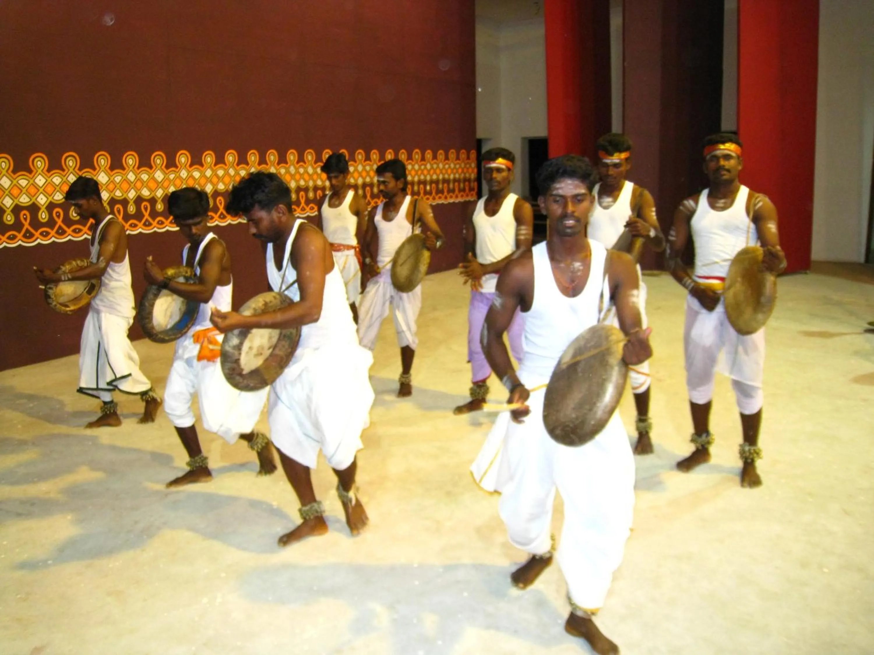 Evening entertainment in Kadambavanam Ethnic Village Resort