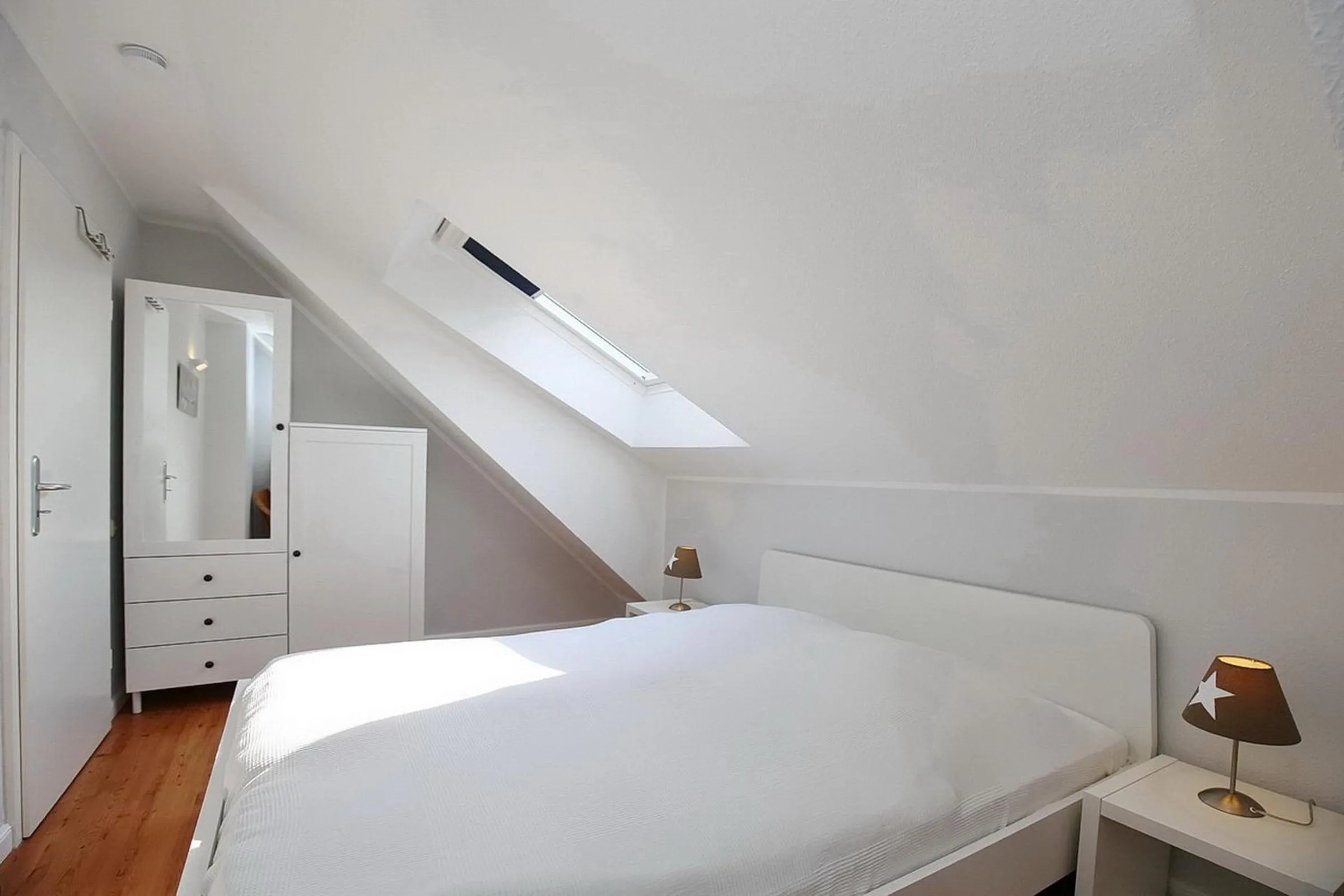 Bedroom, Bed in Papillon Wohnung 10-6
