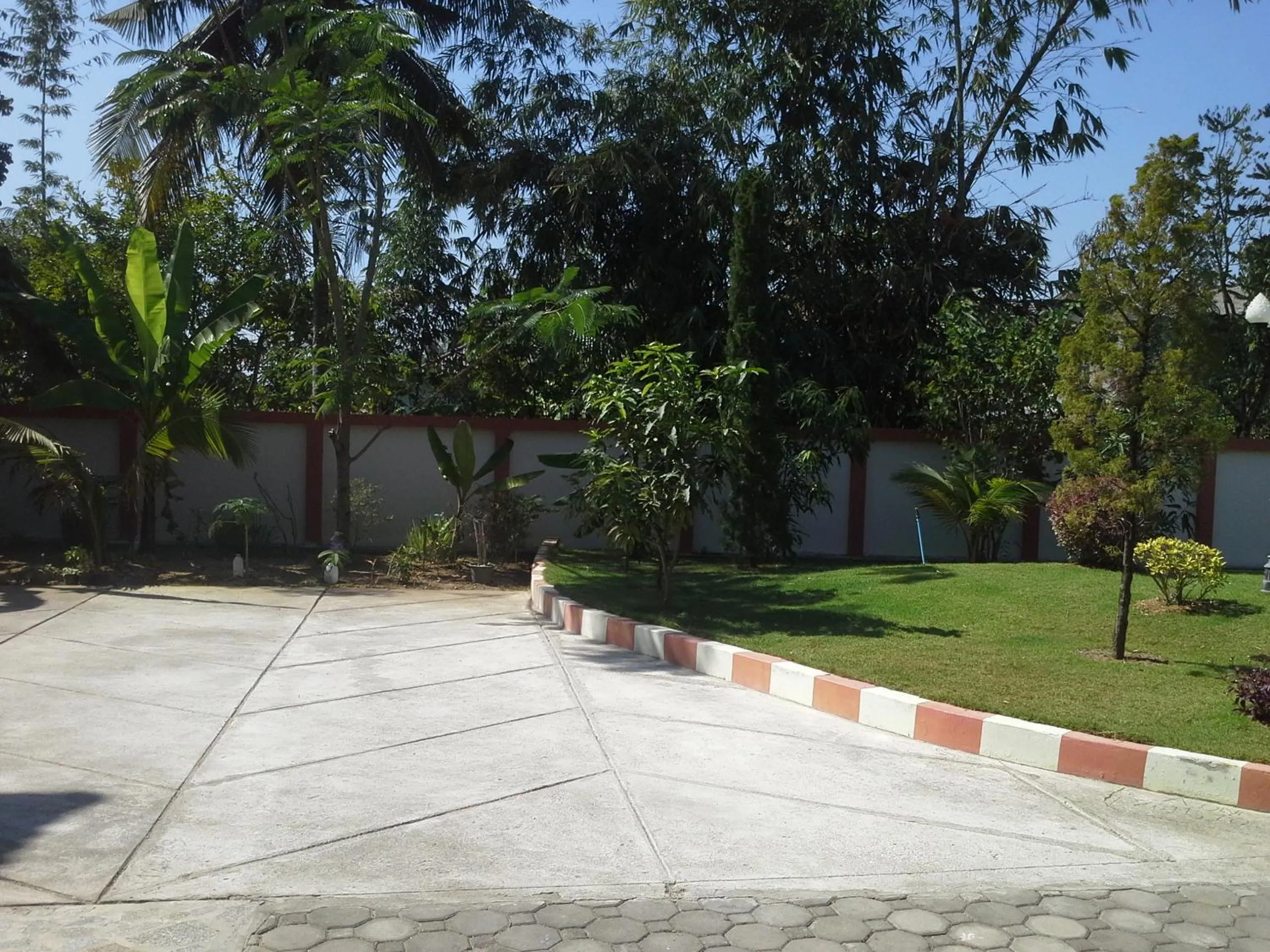 Garden in Suandarbporn Resort Mae Sot