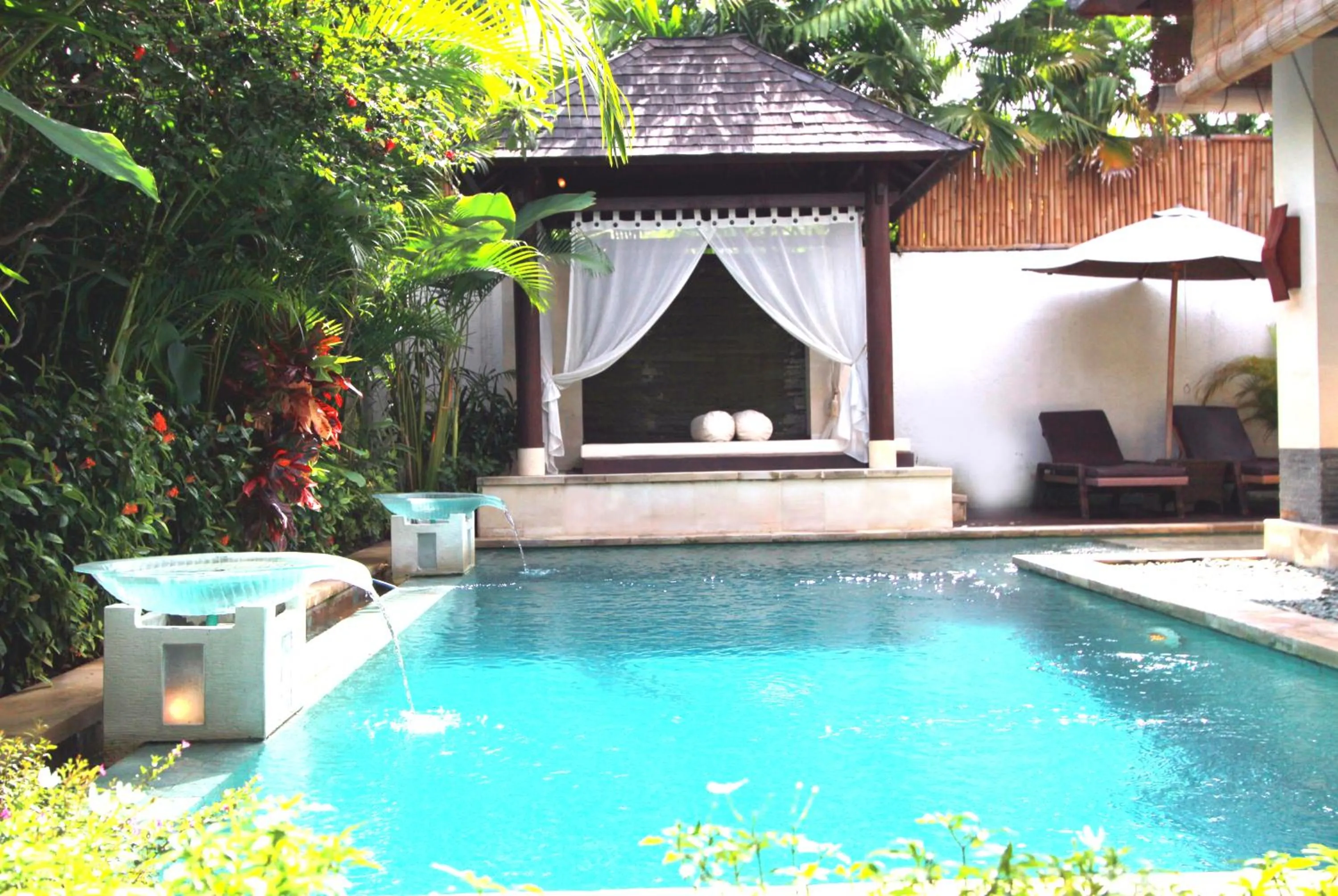 Swimming pool in Nike Villas