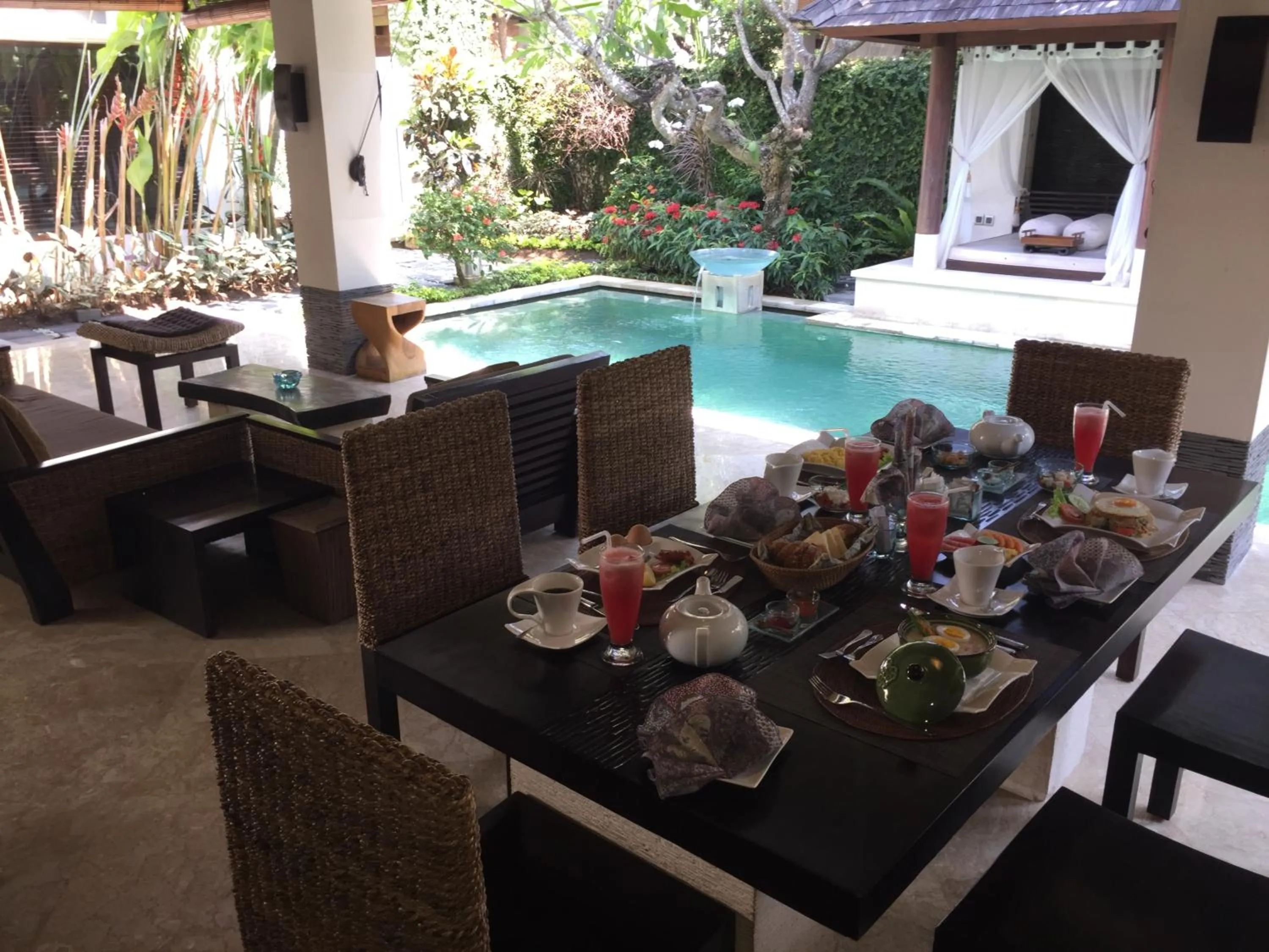 Breakfast in Nike Villas