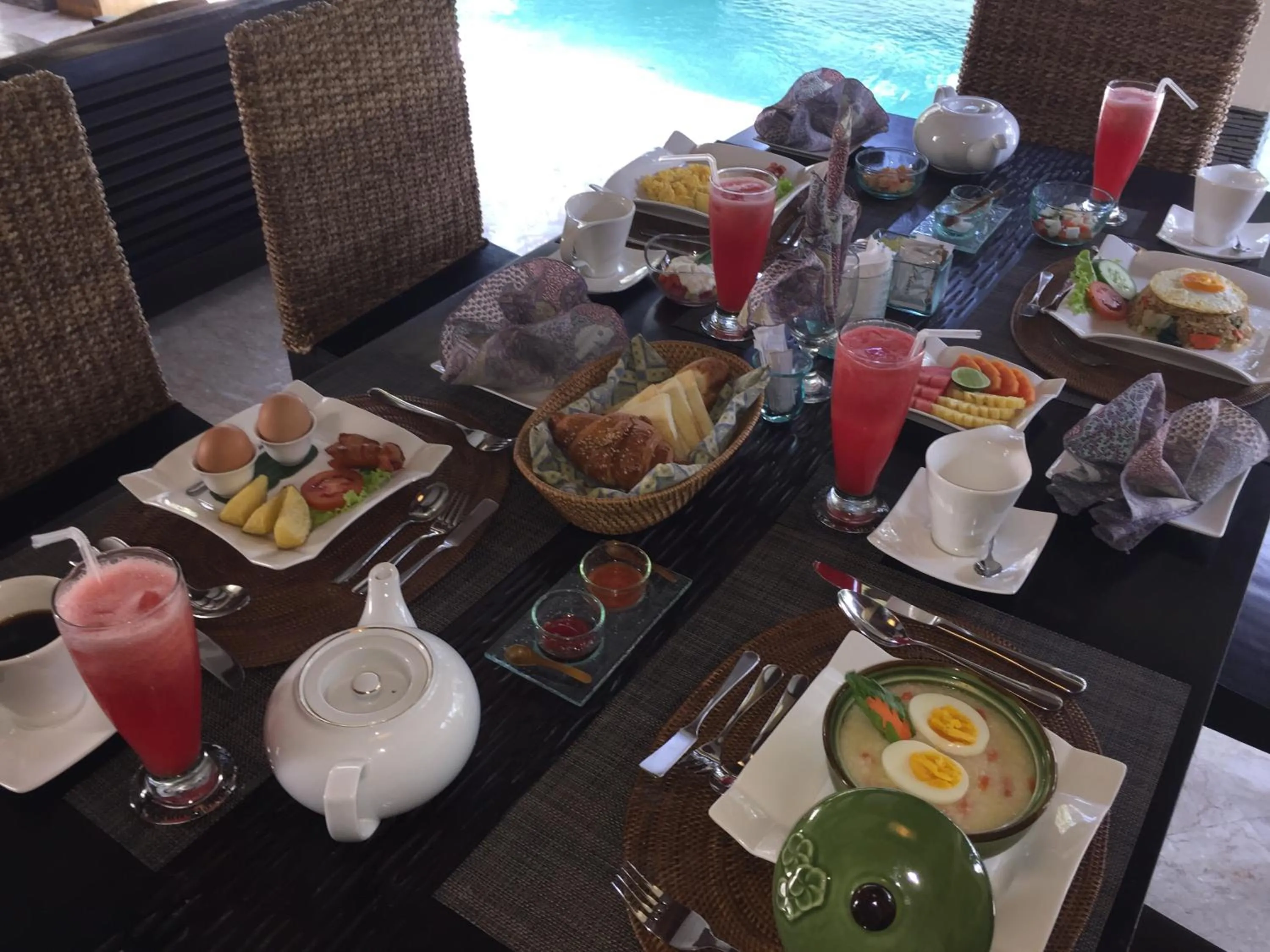 Breakfast in Nike Villas