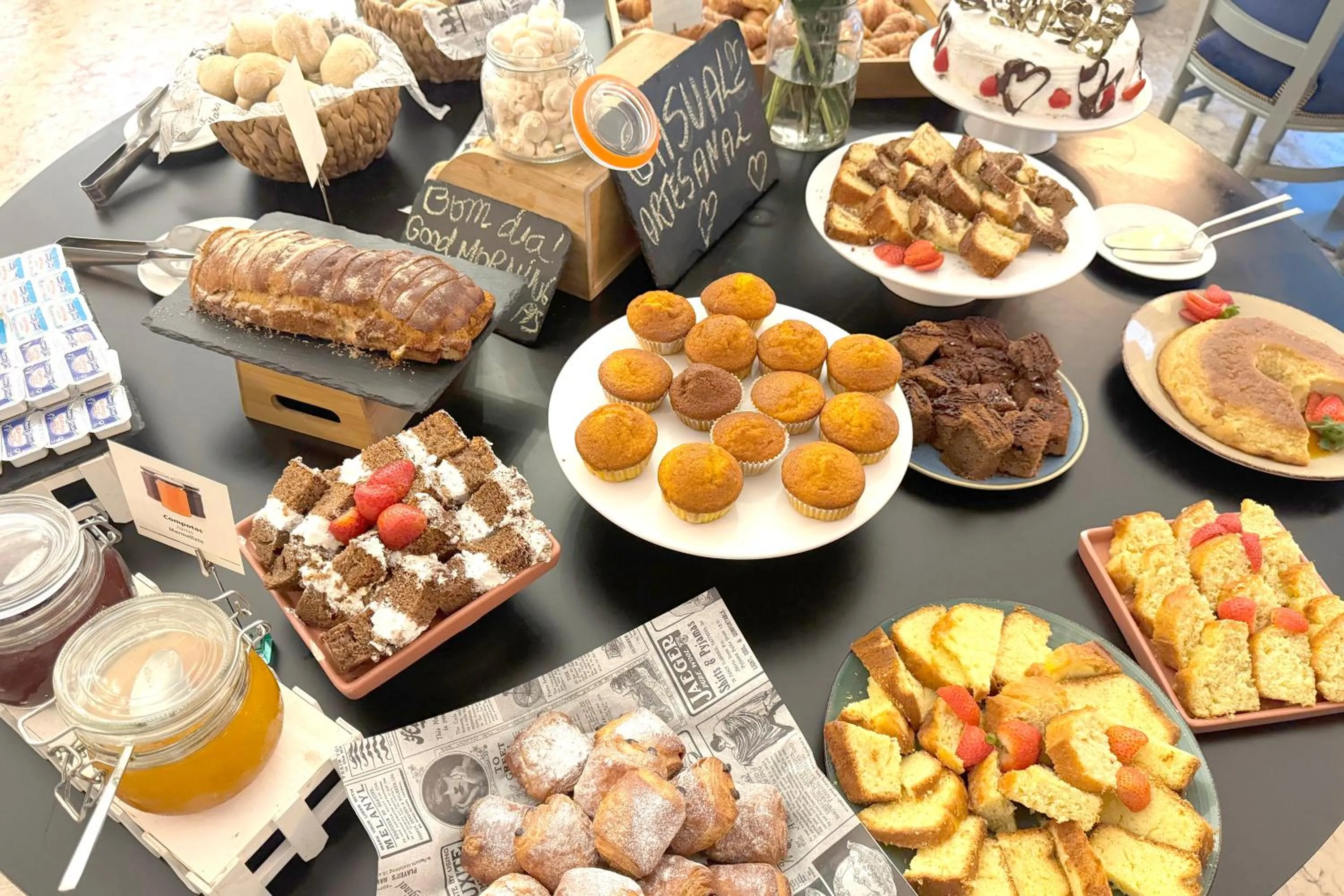 Breakfast in Casual Belle Epoque Lisboa