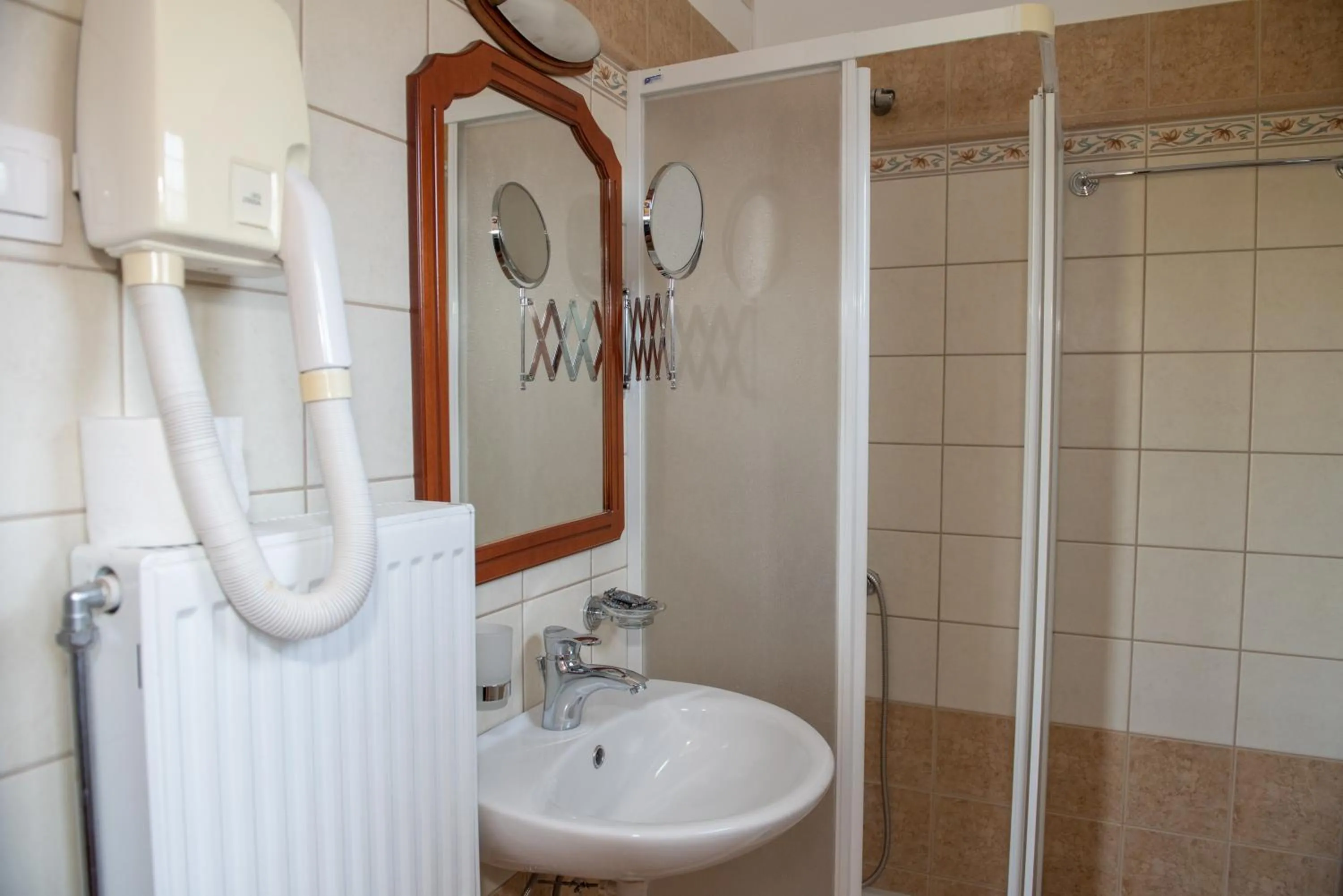 Hotel Ainareti