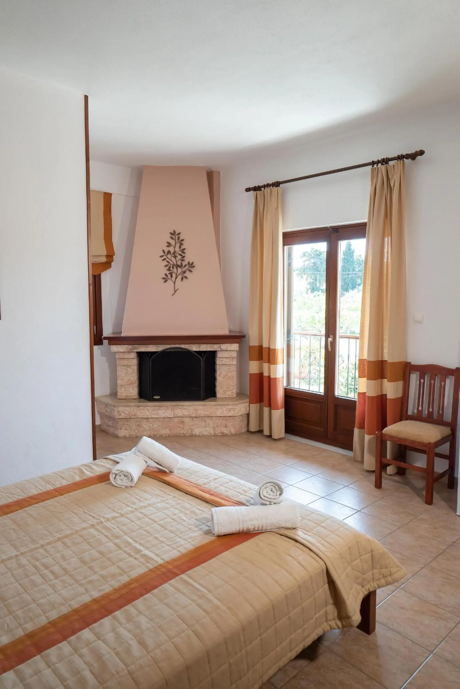 Bed in Hotel Ainareti