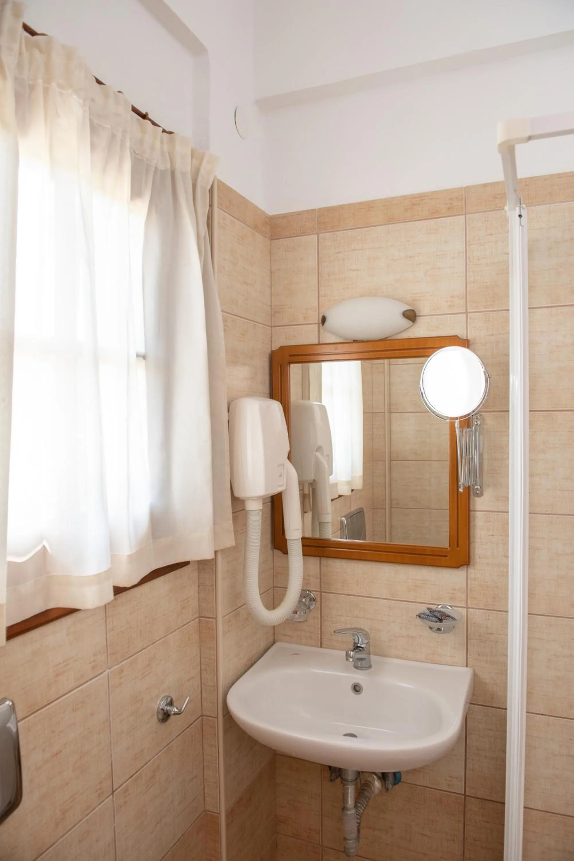 Hotel Ainareti