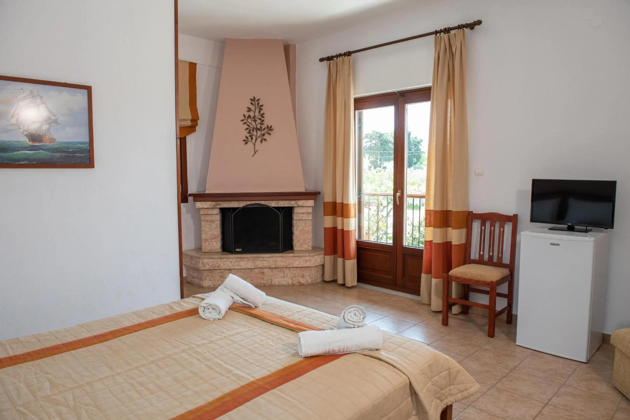 Bed in Hotel Ainareti