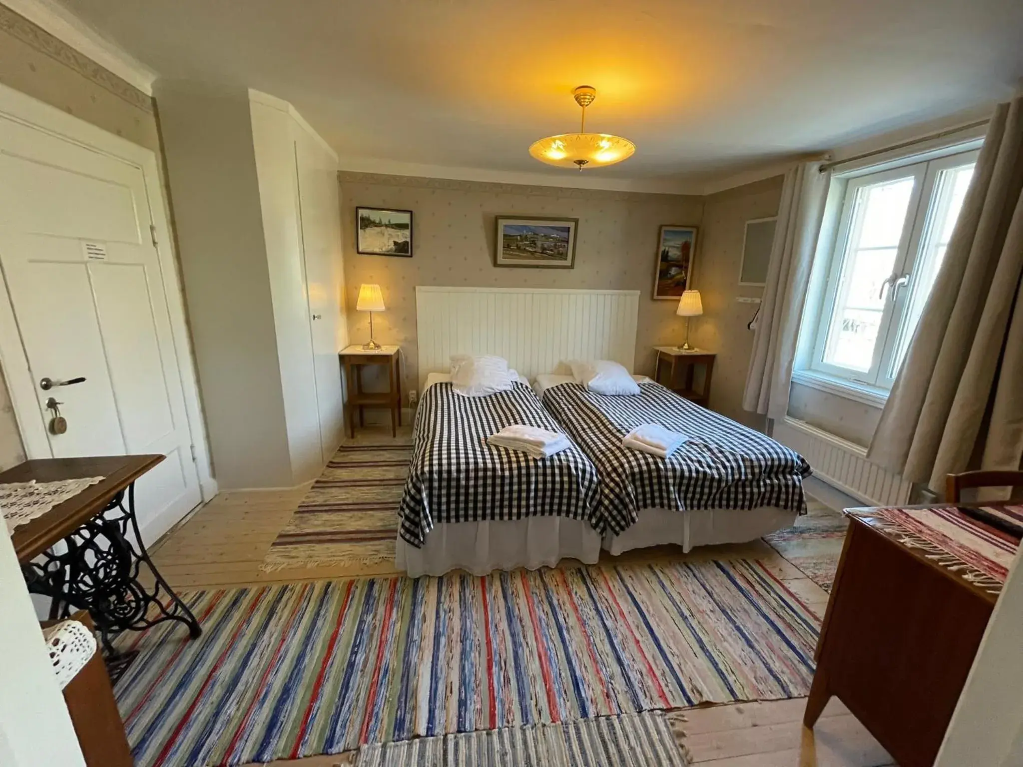 Double or Twin Room with Shared Bathroom - single occupancy in Brunnsta Gård Double or Twin Room with Shared Bathroom - single occupancy in Brunnsta Gård