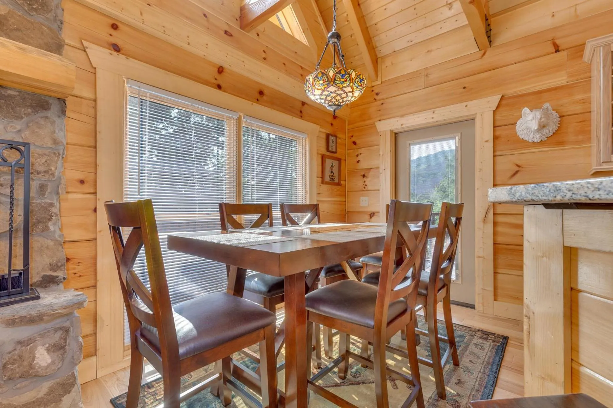 Living room in Lone Wolf Lodge