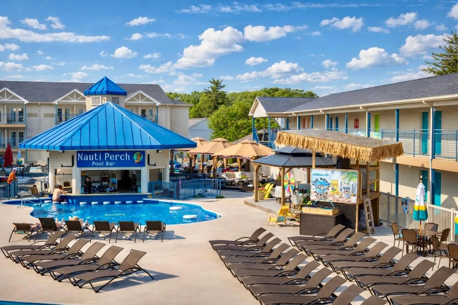 Swimming pool in Islander Inn