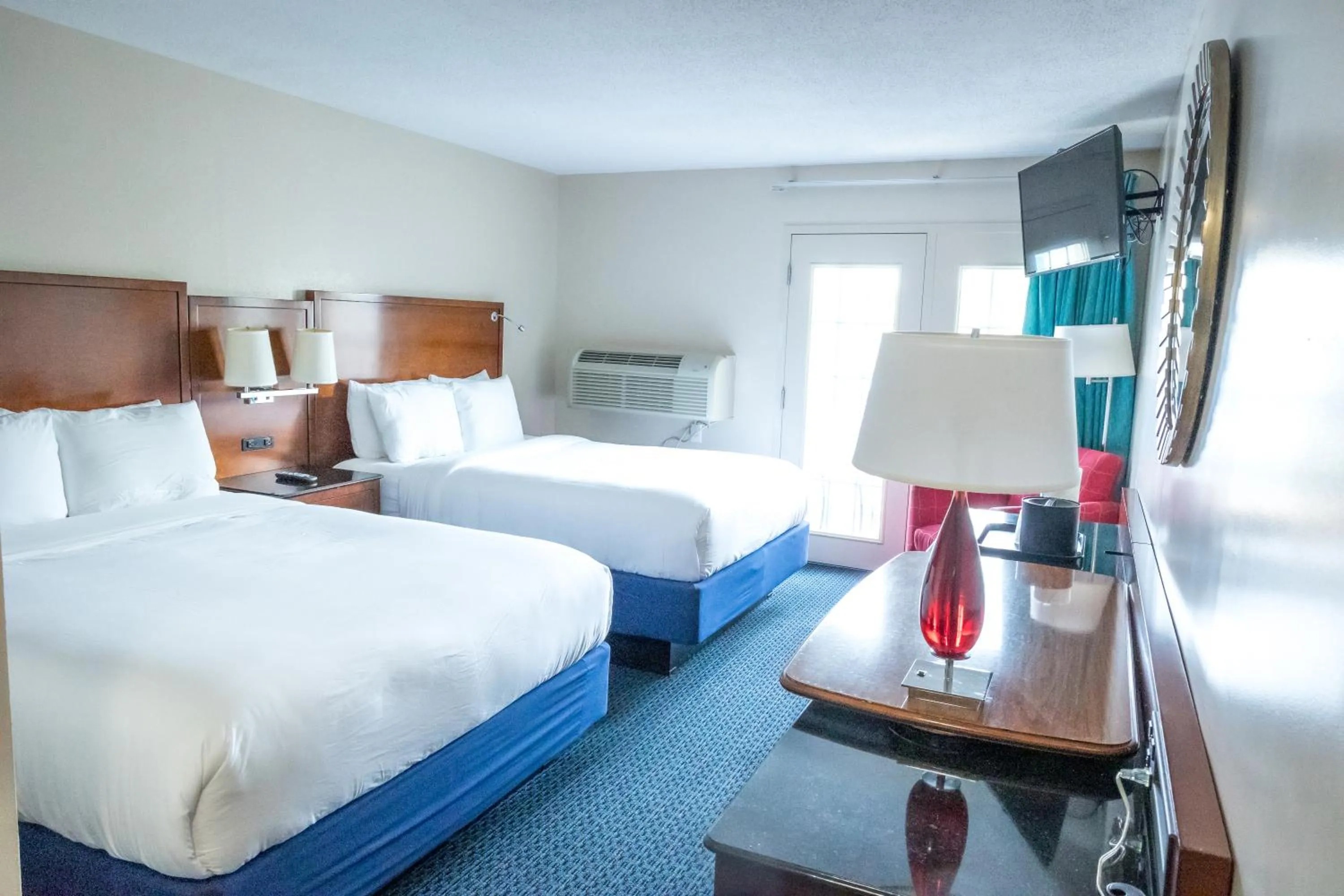 Balcony/Terrace, Bed in Islander Inn