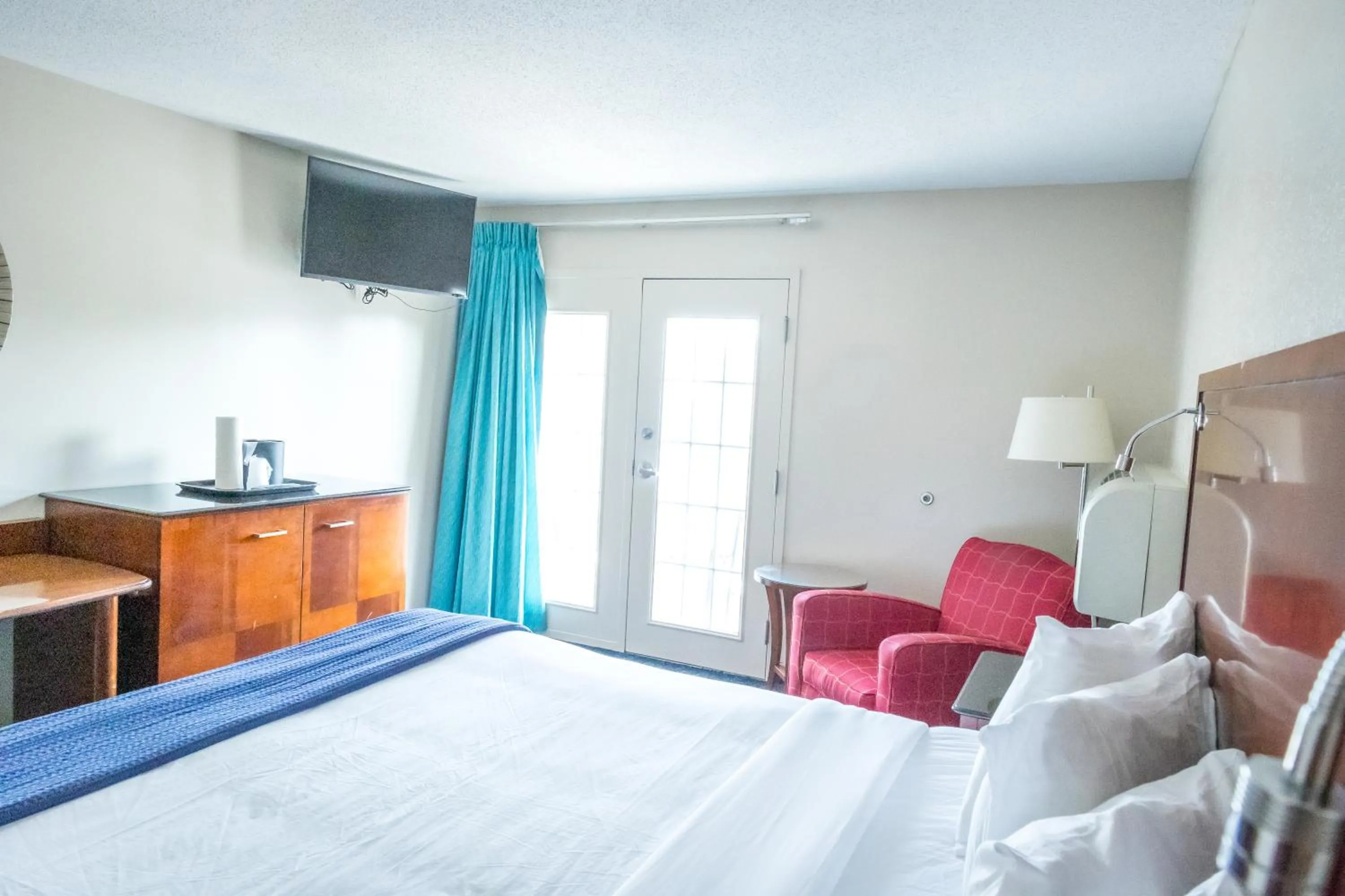 Balcony/Terrace, Bed in Islander Inn