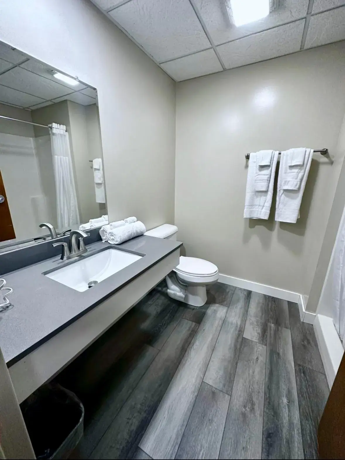 Deluxe Queen Room with Two Queen Beds in Islander Inn Deluxe Queen Room with Two Queen Beds in Islander Inn