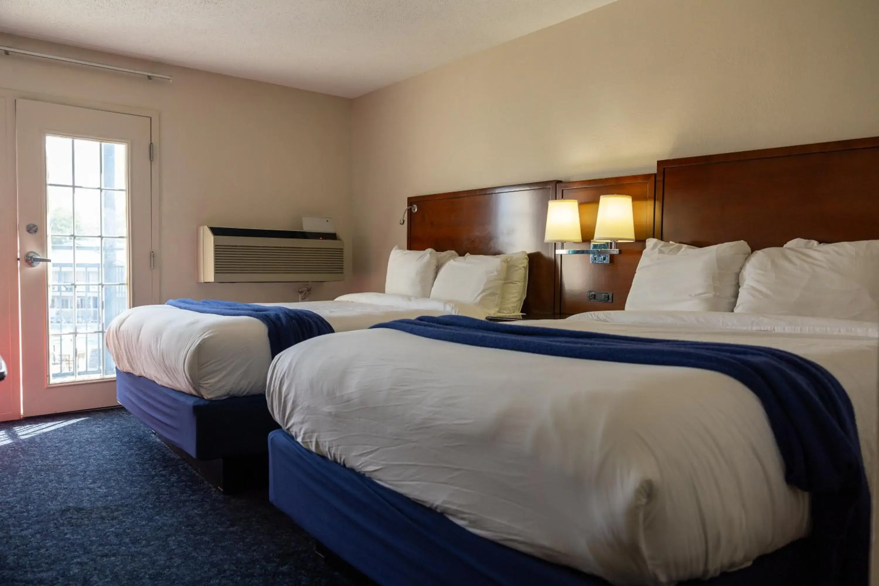 Queen Room with Two Queen Beds in Islander Inn Queen Room with Two Queen Beds in Islander Inn