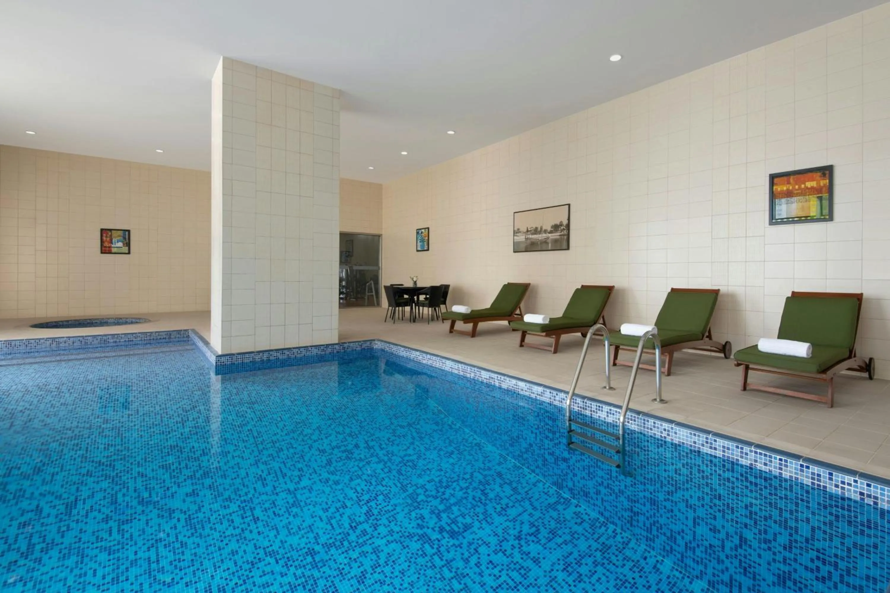 Swimming pool in Marriott Executive Apartments City Center Doha