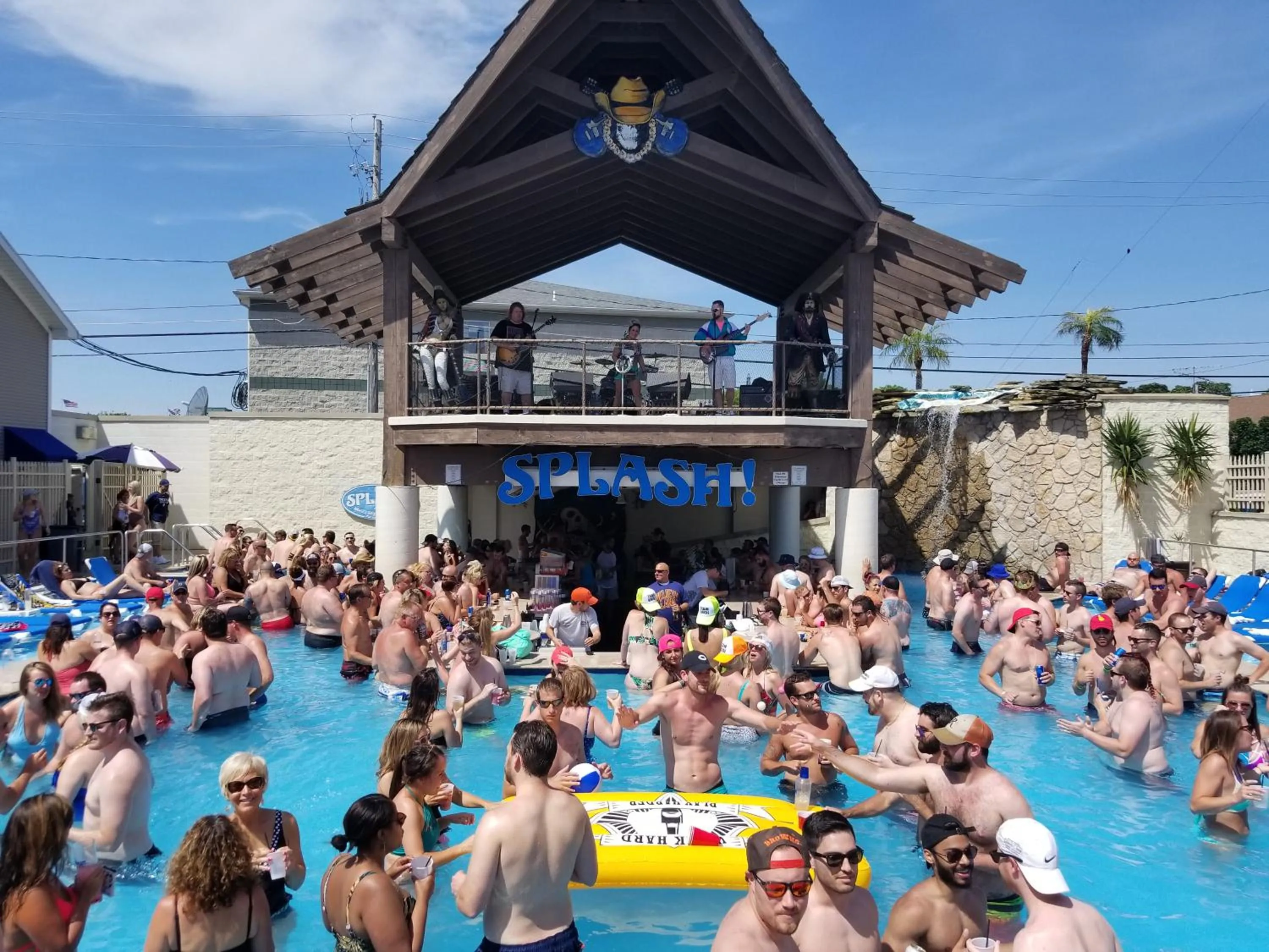 Grand Islander Hotel