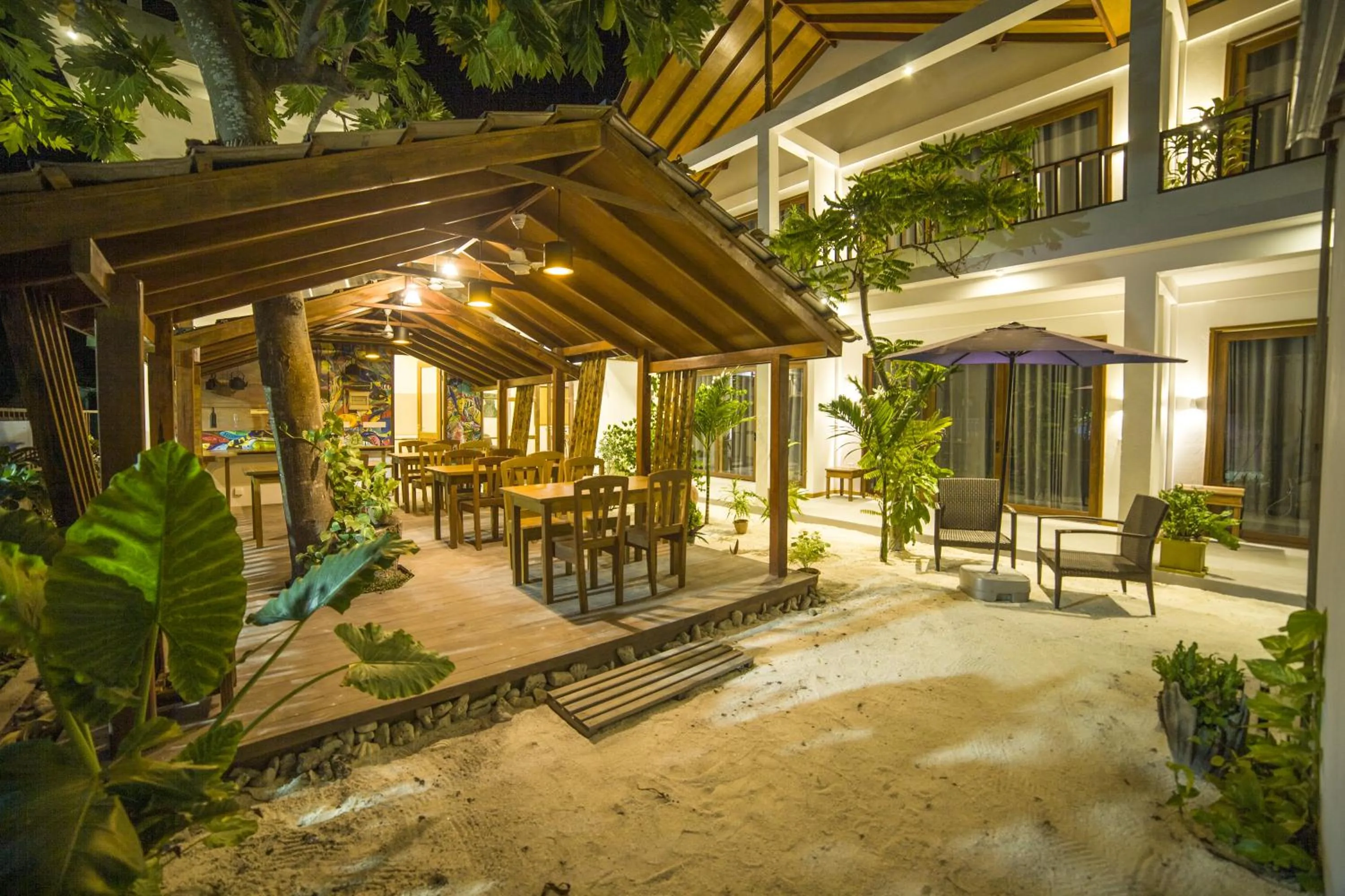 Restaurant/places to eat in By the shade Maldives