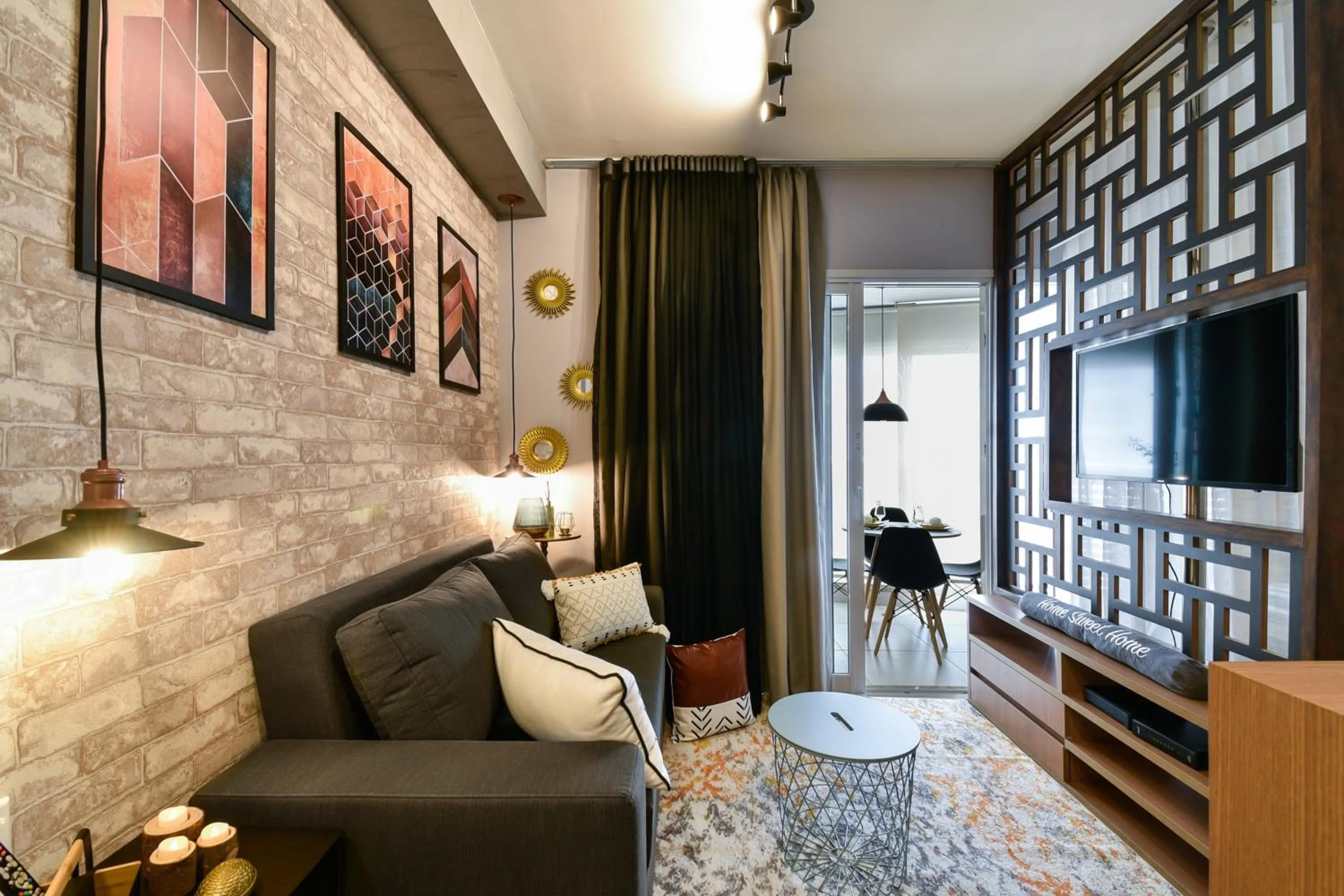 TV and multimedia in Edifício Summit Pinheiros, Aptos com Wi-Fi, Ar Condicionado, Varanda, Piscina, Academia e Estacionamento, Próximo ao Metrô