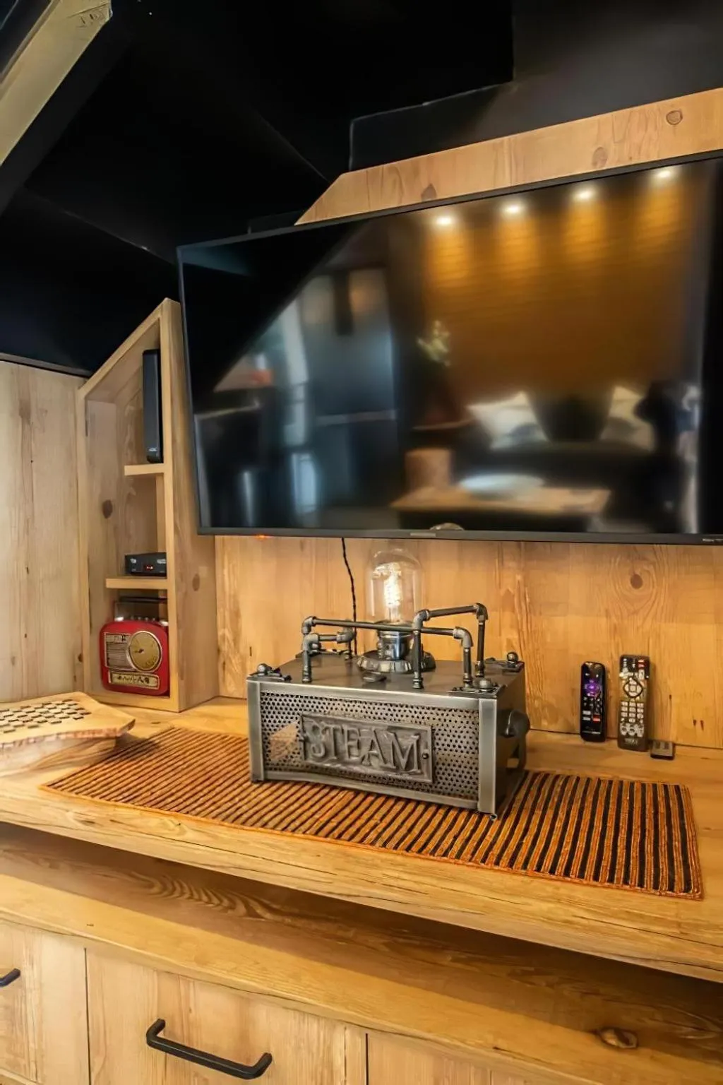 TV and multimedia in Edifício Summit Pinheiros, Aptos com Wi-Fi, Ar Condicionado, Varanda, Piscina, Academia e Estacionamento, Próximo ao Metrô