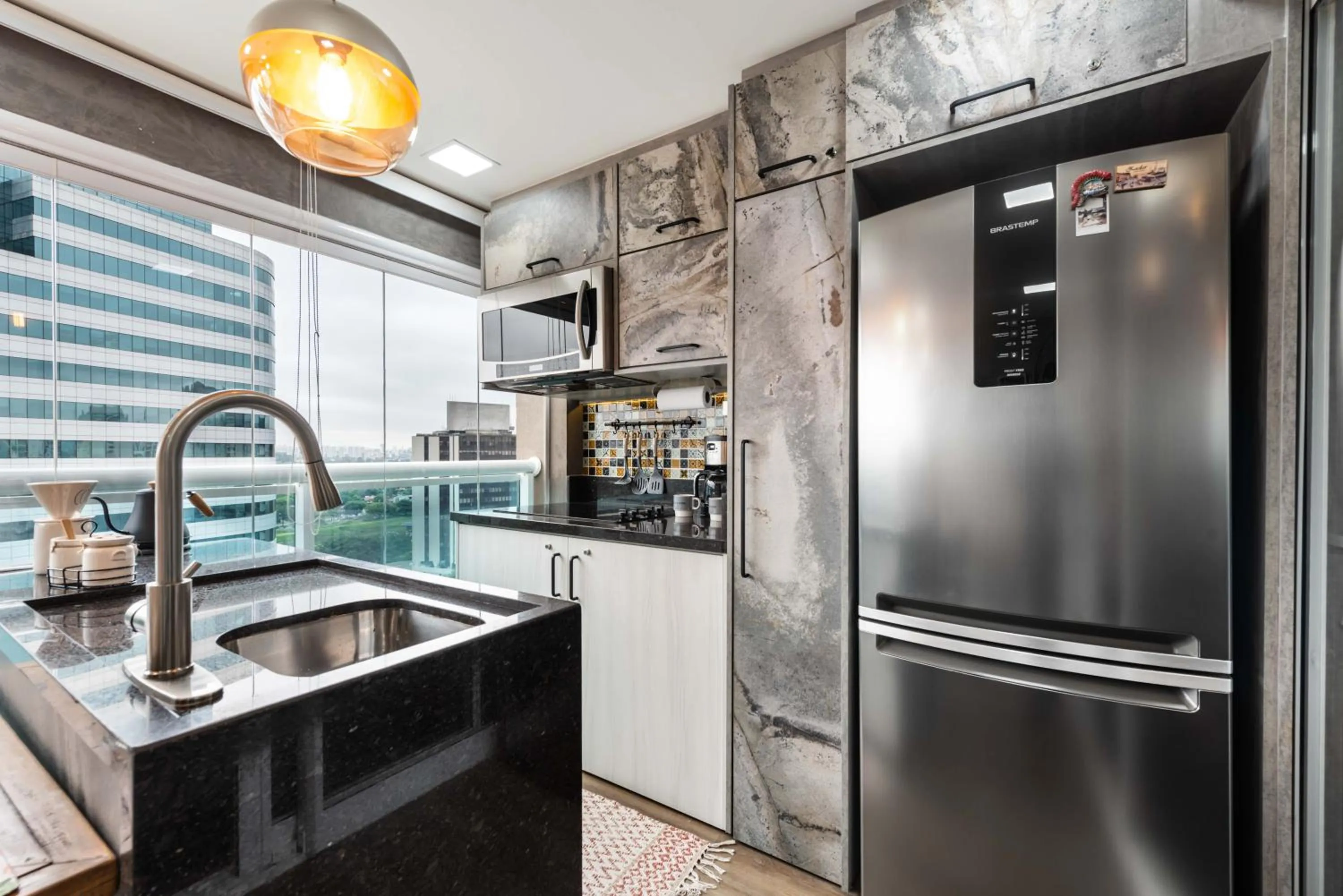 Kitchen or kitchenette in Edifício Summit Pinheiros, Aptos com Wi-Fi, Ar Condicionado, Varanda, Piscina, Academia e Estacionamento, Próximo ao Metrô