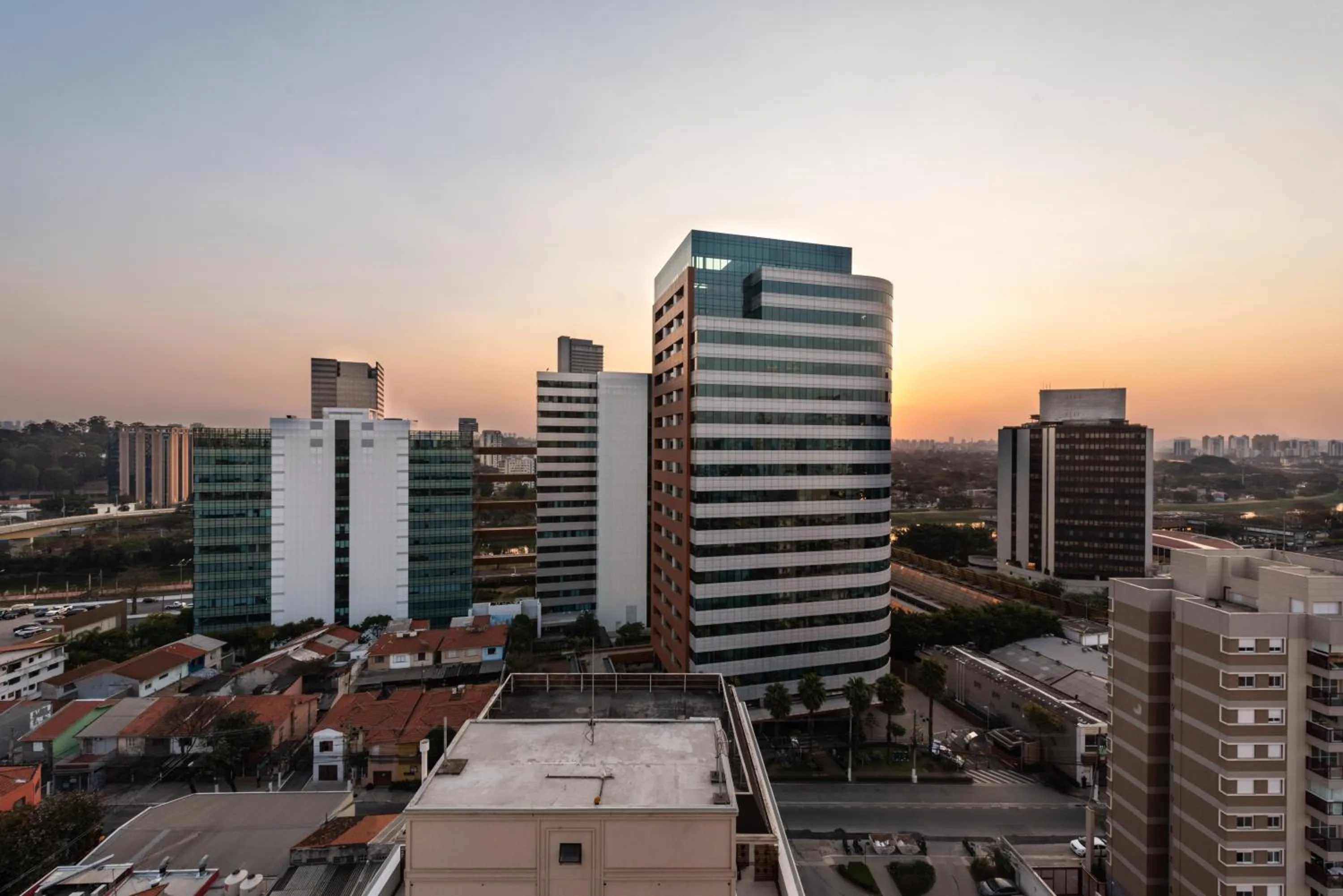 View (from property/room) in Edifício Summit Pinheiros, Aptos com Wi-Fi, Ar Condicionado, Varanda, Piscina, Academia e Estacionamento, Próximo ao Metrô