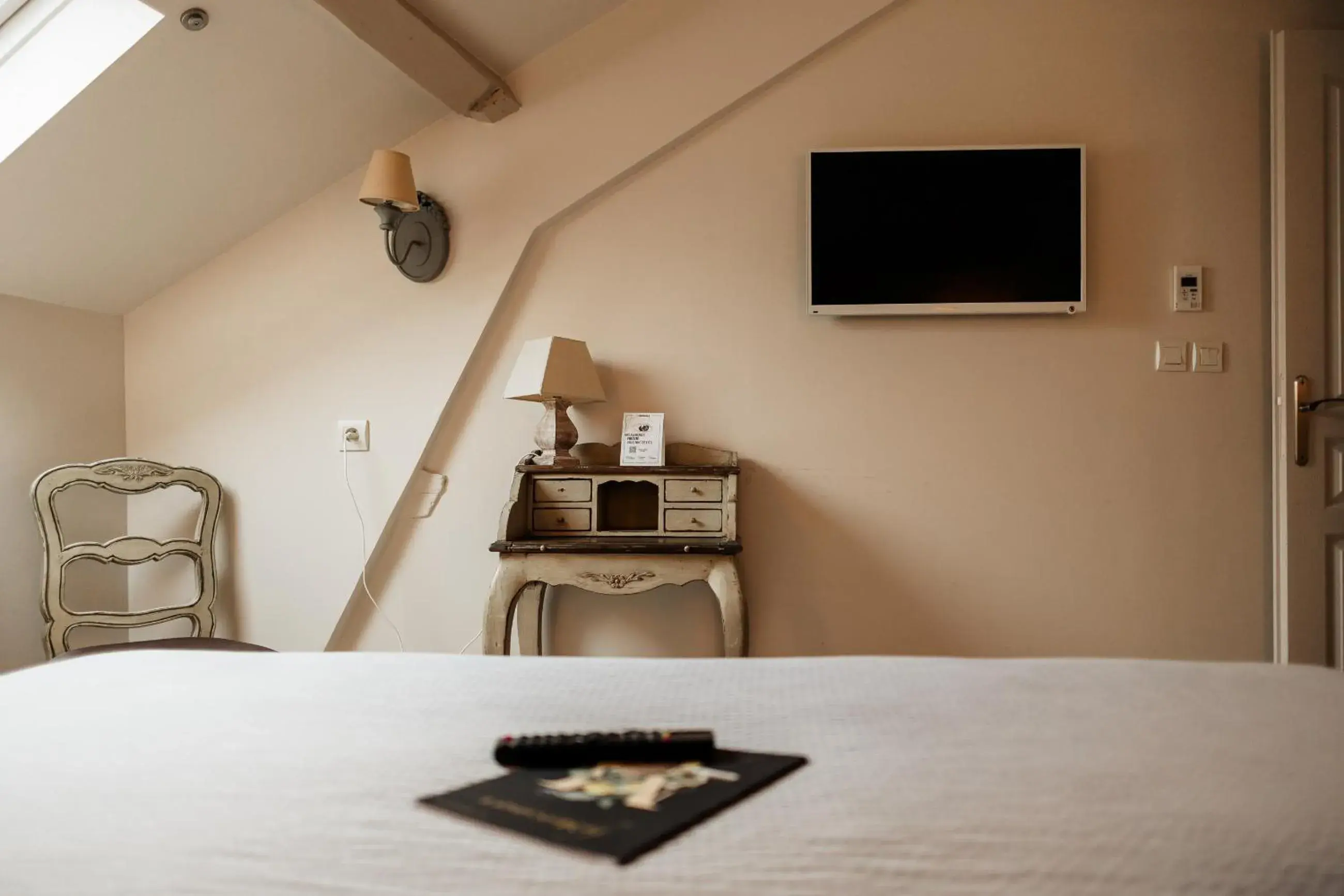 Bed in The Originals Boutique, Hôtel Les Poèmes de Chartres Bed in The Originals Boutique, Hôtel Les Poèmes de Chartres