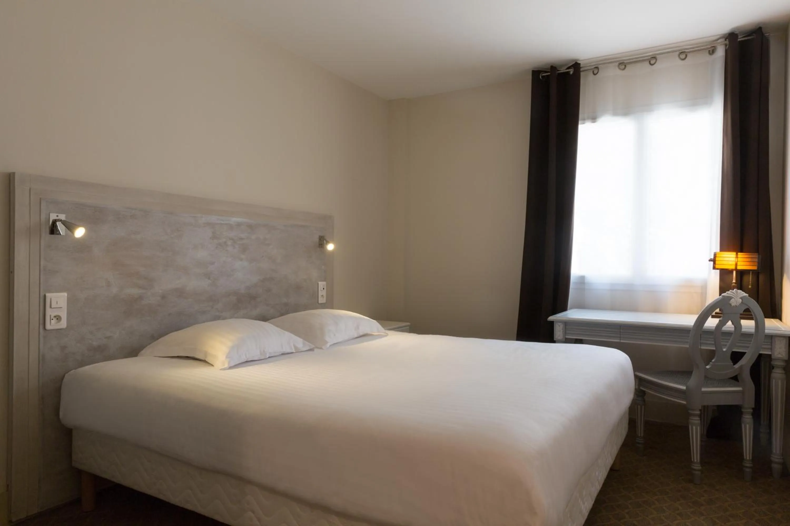 Bed in The Originals Boutique, Hôtel Les Poèmes de Chartres