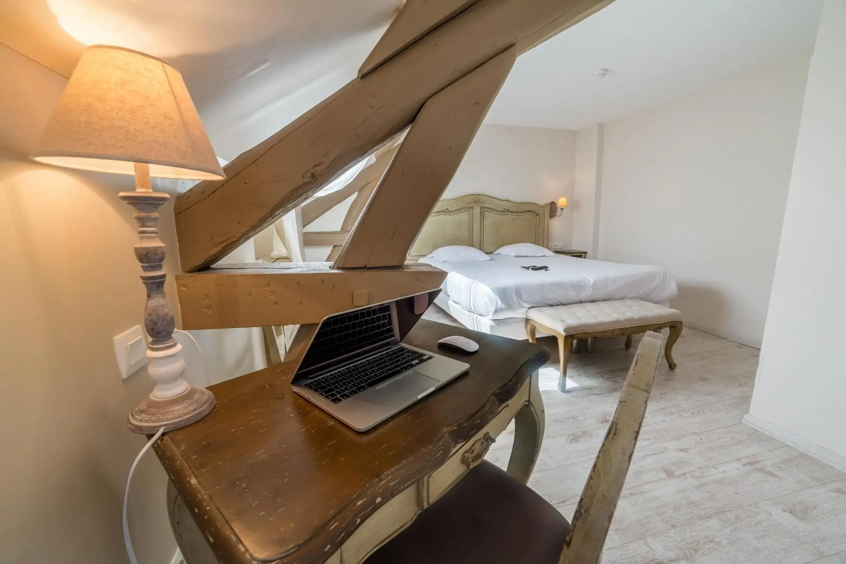 Bedroom, Bed in The Originals Boutique, Hôtel Les Poèmes de Chartres Bedroom, Bed in The Originals Boutique, Hôtel Les Poèmes de Chartres