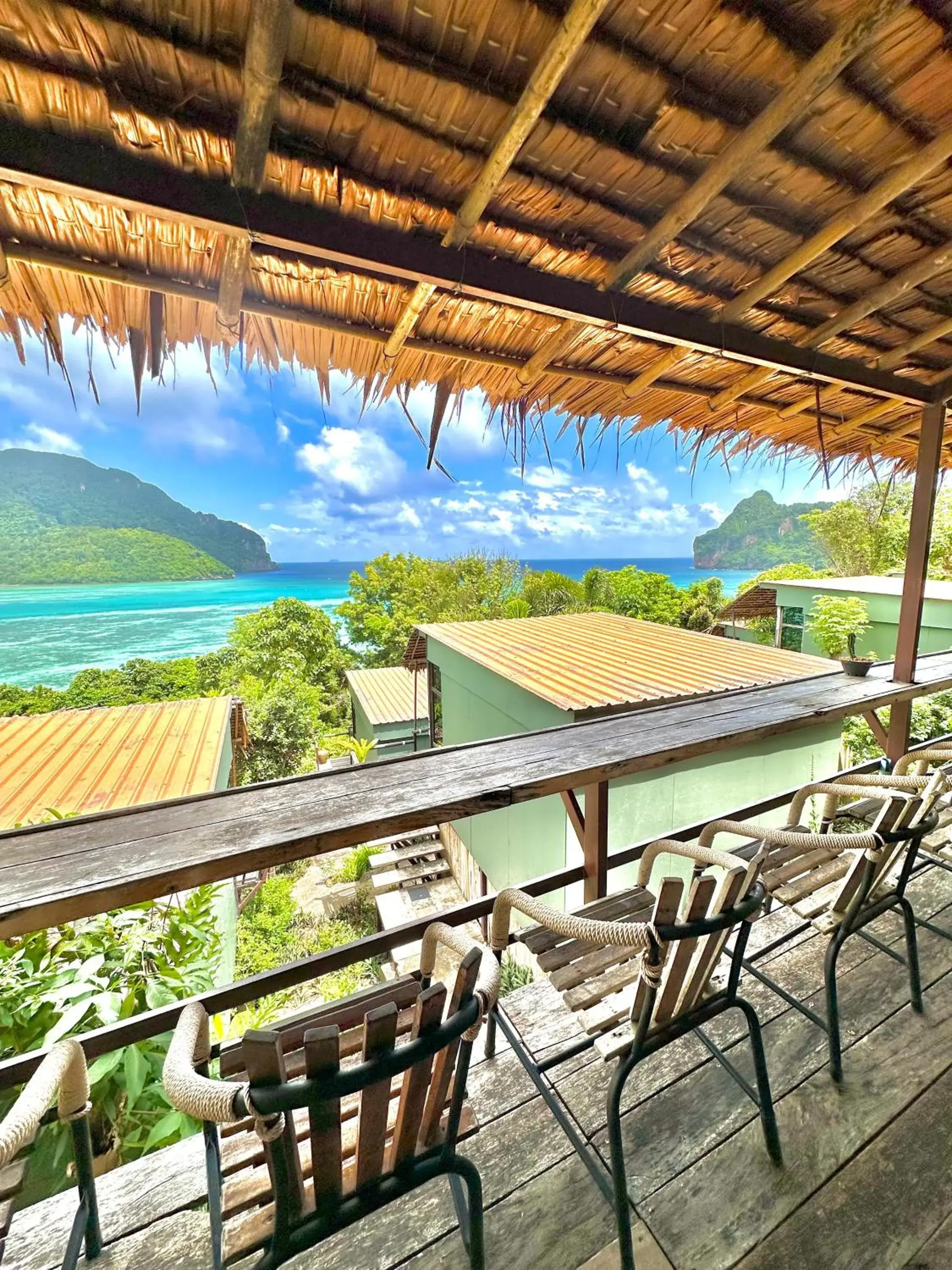 Restaurant/places to eat in Phi Phi Sea Sky Resort Restaurant/places to eat in Phi Phi Sea Sky Resort