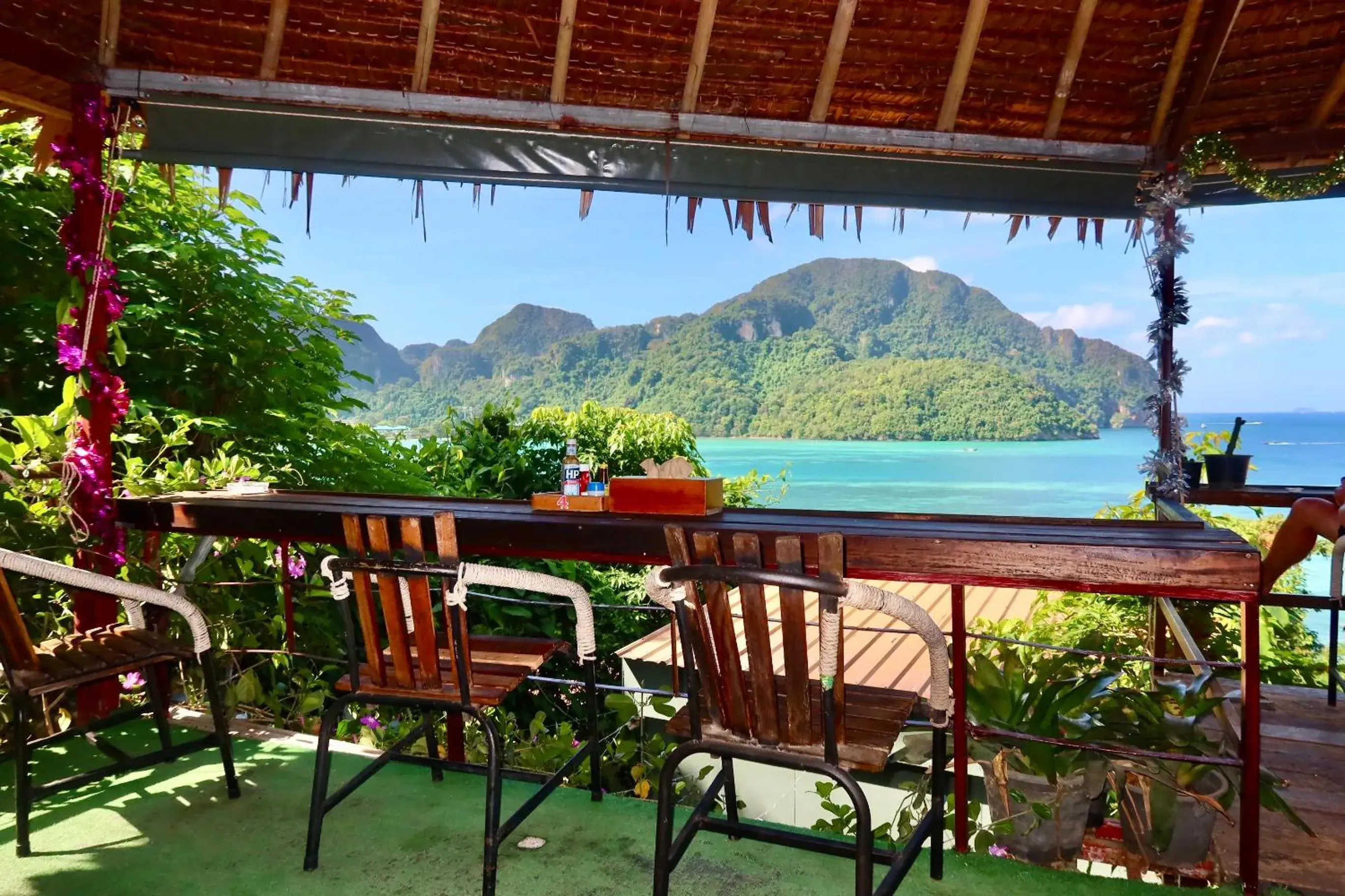 Restaurant/places to eat in Phi Phi Sea Sky Resort Restaurant/places to eat in Phi Phi Sea Sky Resort