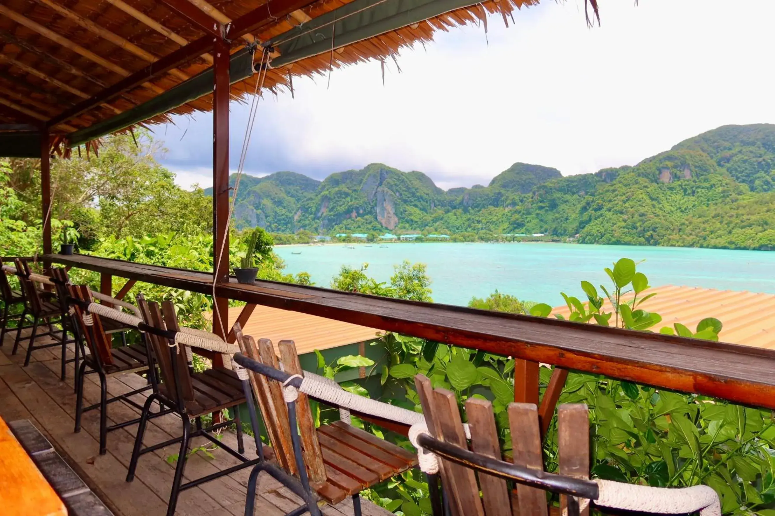 Restaurant/places to eat in Phi Phi Sea Sky Resort Restaurant/places to eat in Phi Phi Sea Sky Resort