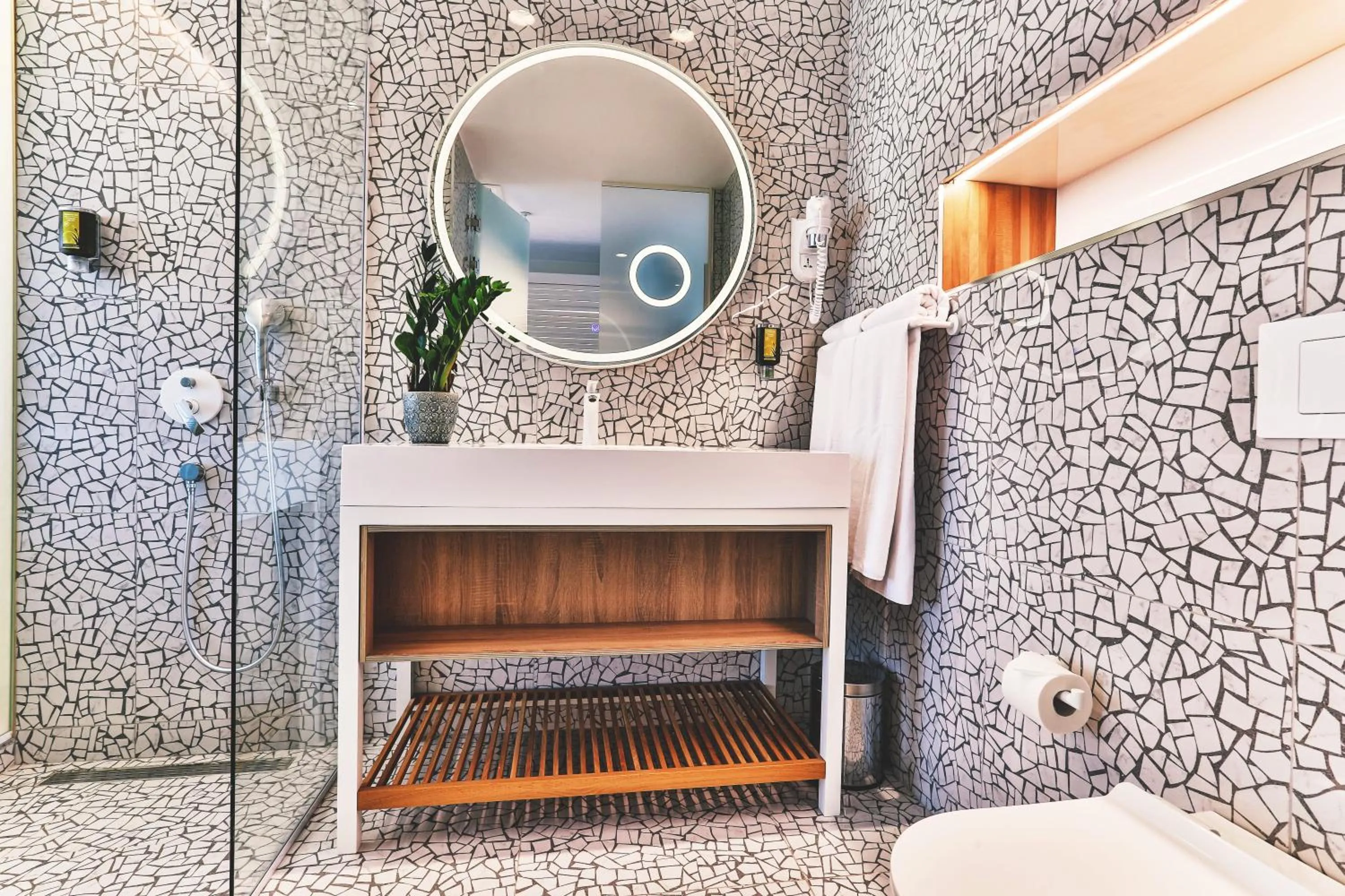 Bathroom in Carine Hotel Kumbor Superior