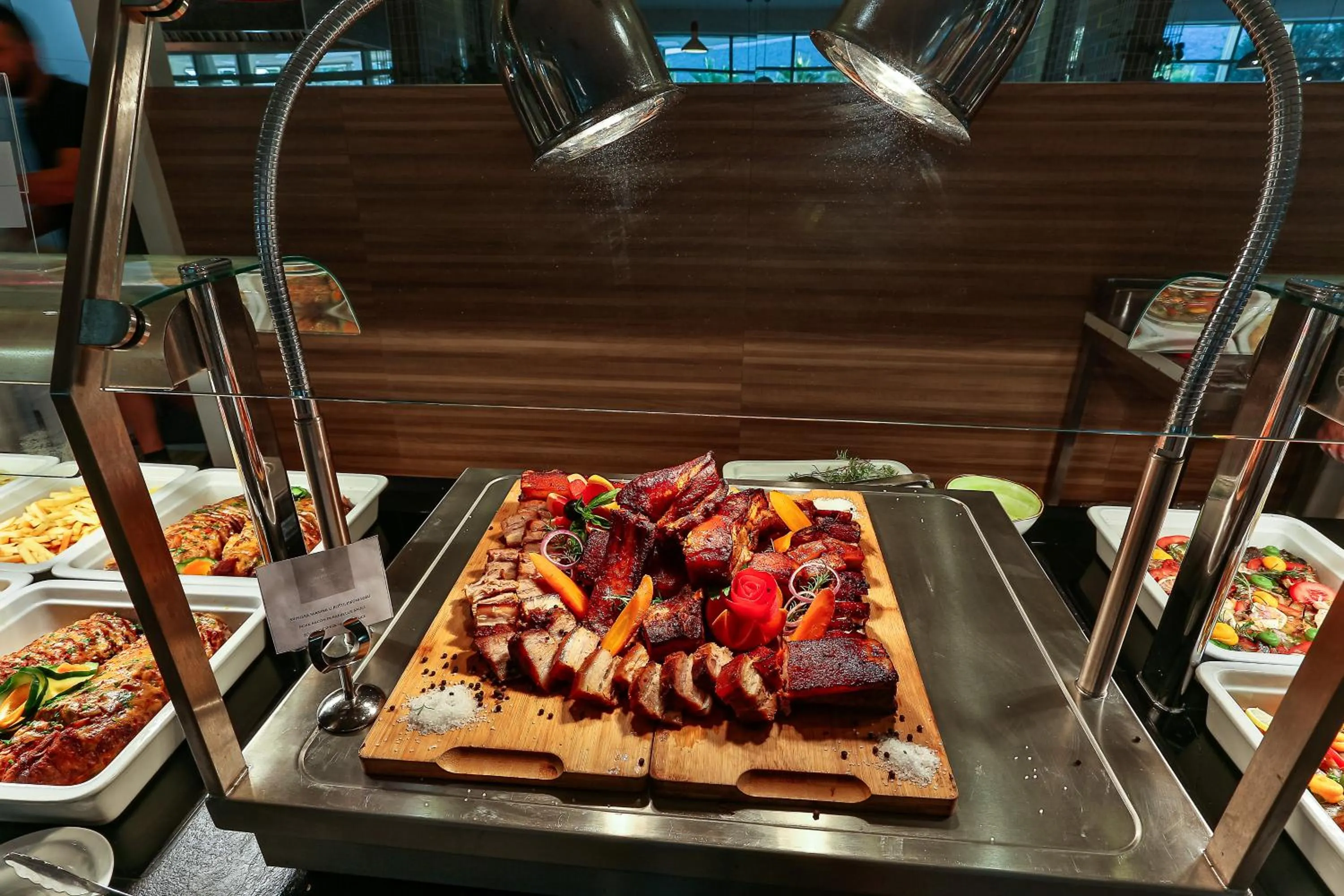 Restaurant/places to eat in Carine Hotel Kumbor Superior