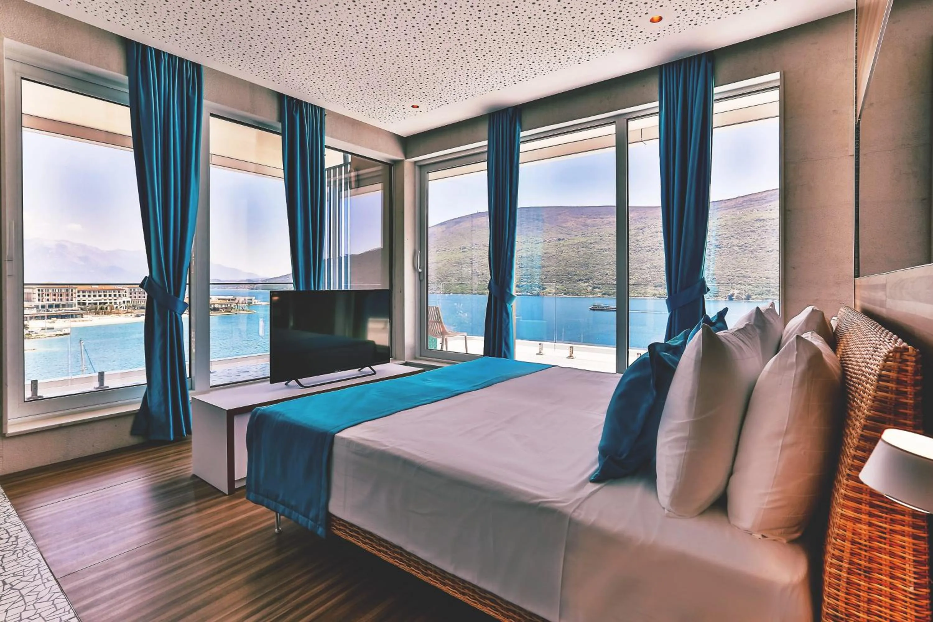 Bedroom, Bed in Carine Hotel Kumbor Superior