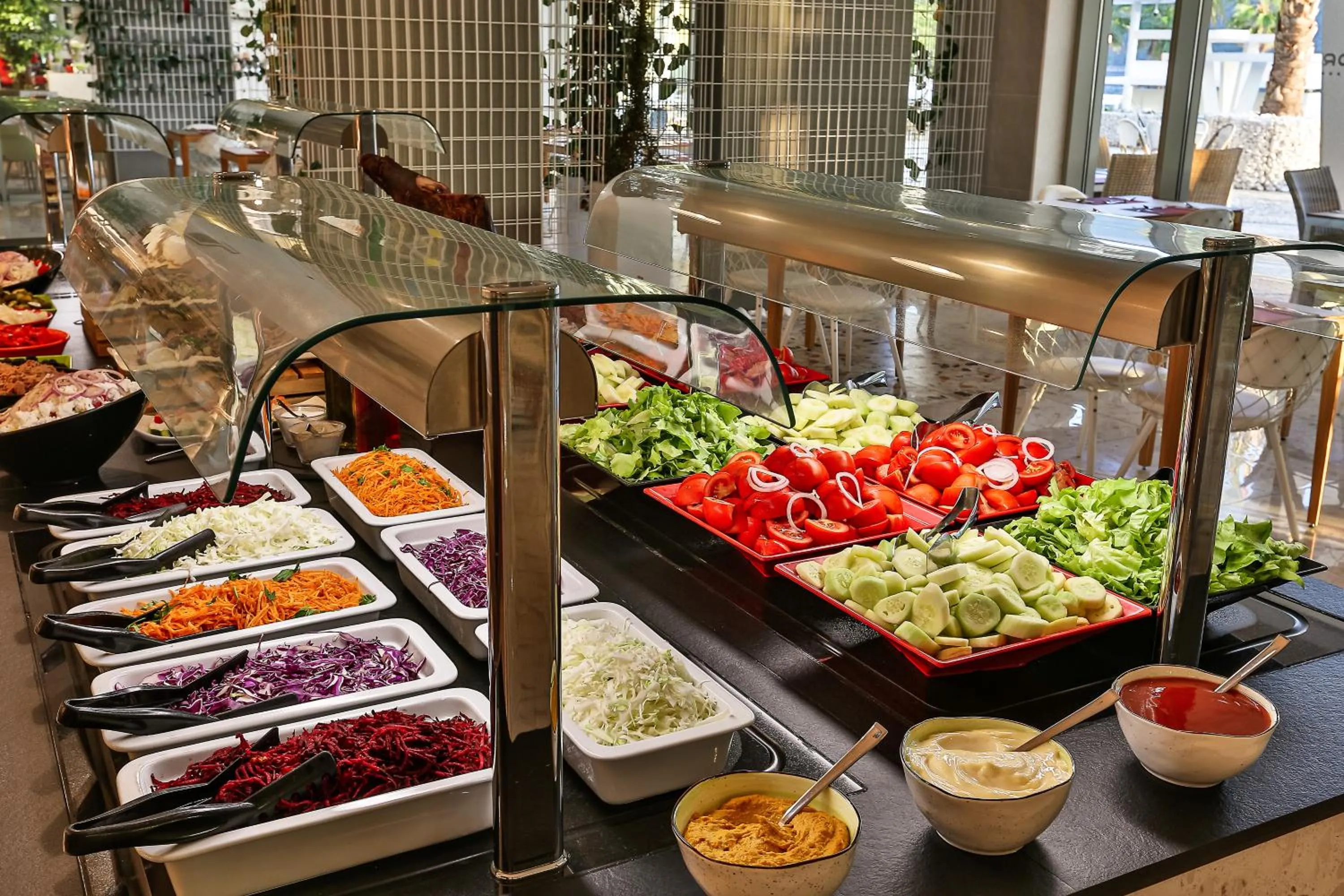 Restaurant/places to eat in Carine Hotel Kumbor Superior